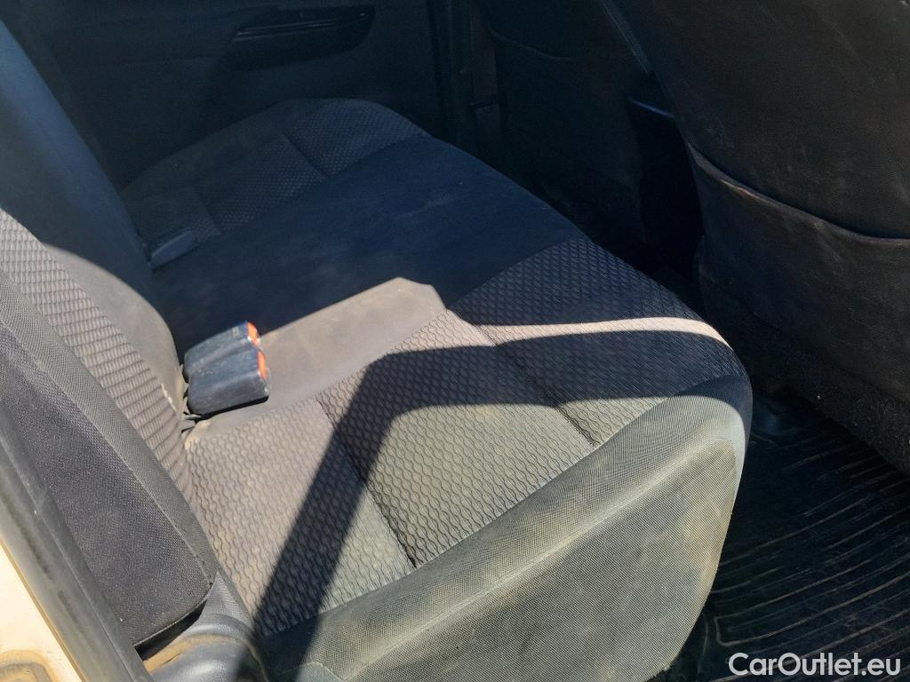  Toyota  Hilux TOYOTA  / 2016 / 4P / pickup 2.4 D-4D Cabina Doble GX #26