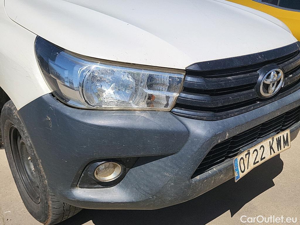  Toyota  Hilux TOYOTA  / 2016 / 4P / pickup 2.4 D-4D Cabina Doble GX #13