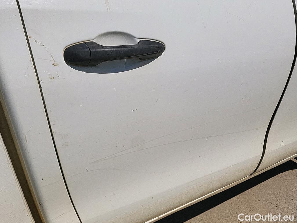  Toyota  Hilux TOYOTA  / 2016 / 4P / pickup 2.4 D-4D Cabina Doble GX #19