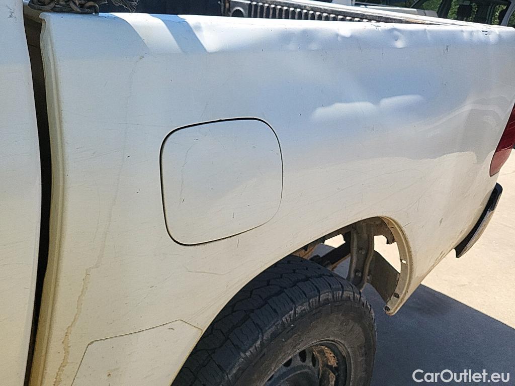  Toyota  Hilux TOYOTA  / 2016 / 4P / pickup 2.4 D-4D Cabina Doble GX #9