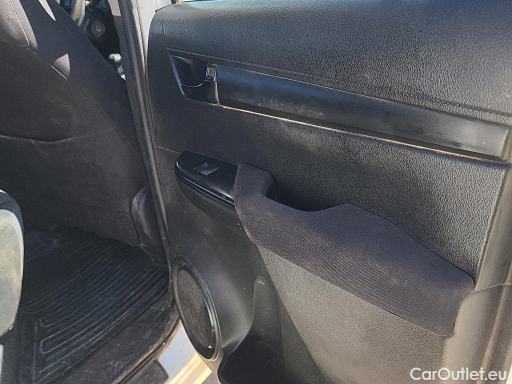 Toyota  Hilux TOYOTA  / 2016 / 4P / pickup 2.4 D-4D Cabina Doble GX #33