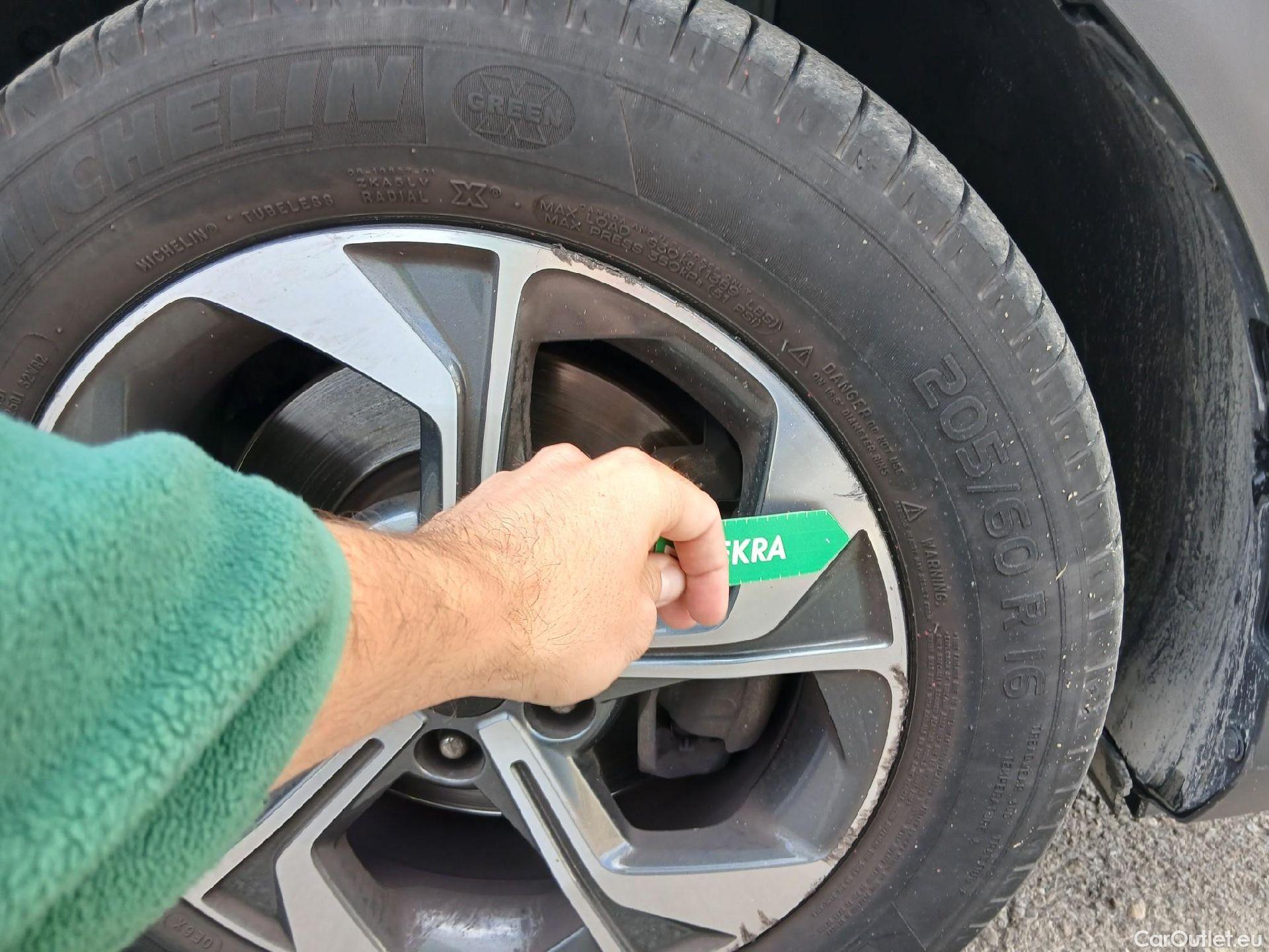  KIA  XCeed KIA  / 2019 / 5P / todoterreno 1.0 T-GDi Drive 88kW (120CV) #46