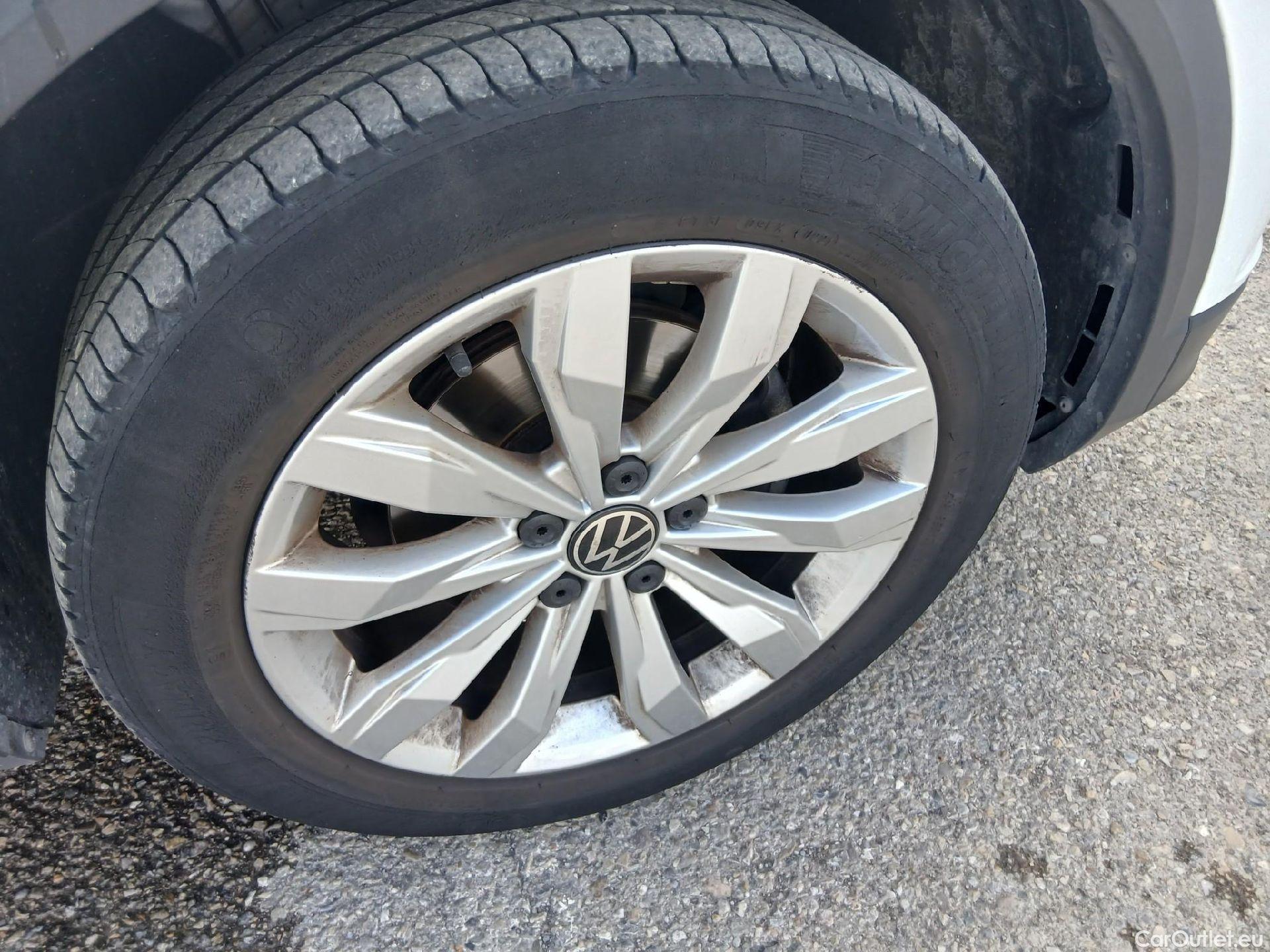  Volkswagen  T-ROC VOLKSWAGEN  / 2017 / 5P / todoterreno Advance 1.0 TSI 81kW (110CV) #28