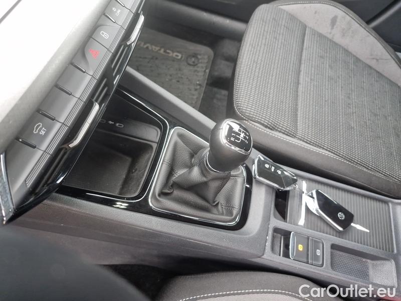  Skoda  Octavia  Combi (NX3)(2020) Oct.Combi 2.0TDI 85 Ambition #4