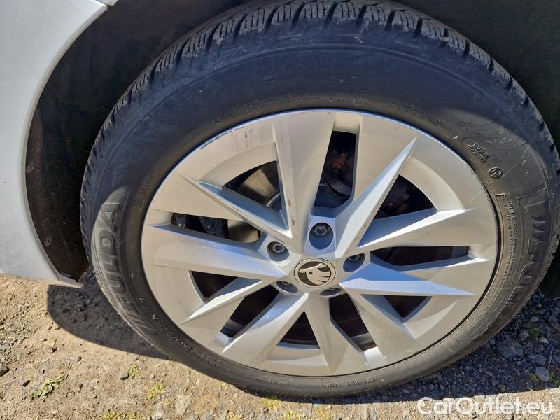  Skoda  Octavia  Combi (NX3)(2020) Oct.Combi 1.5TSI 110 Style Aut #10