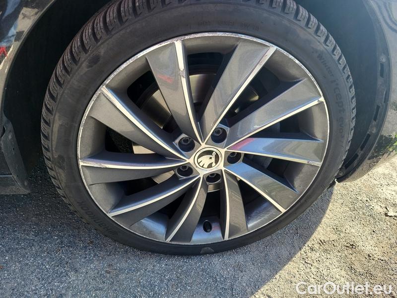  Skoda  Octavia  Combi  (5E5)(03.2017->) OctCom 2.0TSI 140 L&K 4x4 AT #17