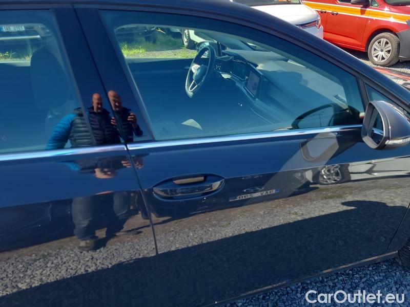  Volkswagen  Golf  VIII Variant (CG5) 2020 Var.1.5 eTSI 110 Style AT #8