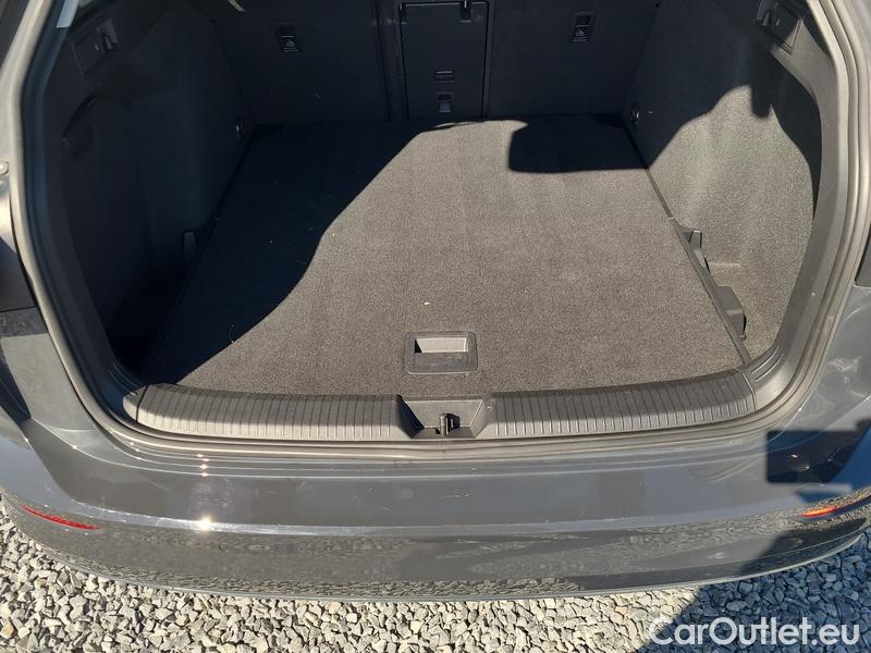 Volkswagen  Golf  VIII Variant (CG5) 2020 Var.1.5 eTSI 110 Style AT #9