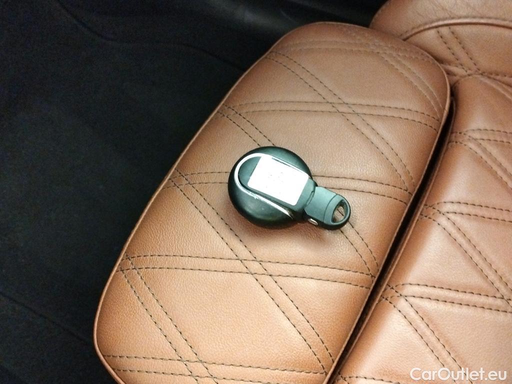  Mini  Cooper MINI MINI / 2014 / 3P / berlina con portón JOHN  WORKS #2