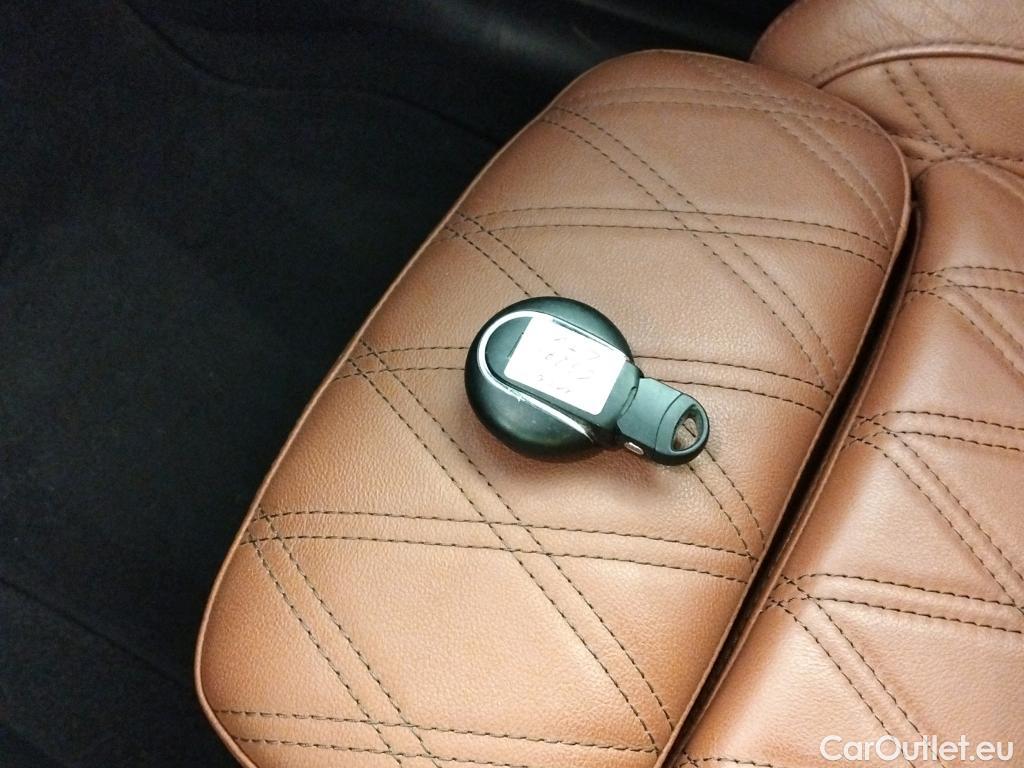  Mini  Cooper MINI MINI / 2014 / 3P / berlina con portón JOHN  WORKS #1