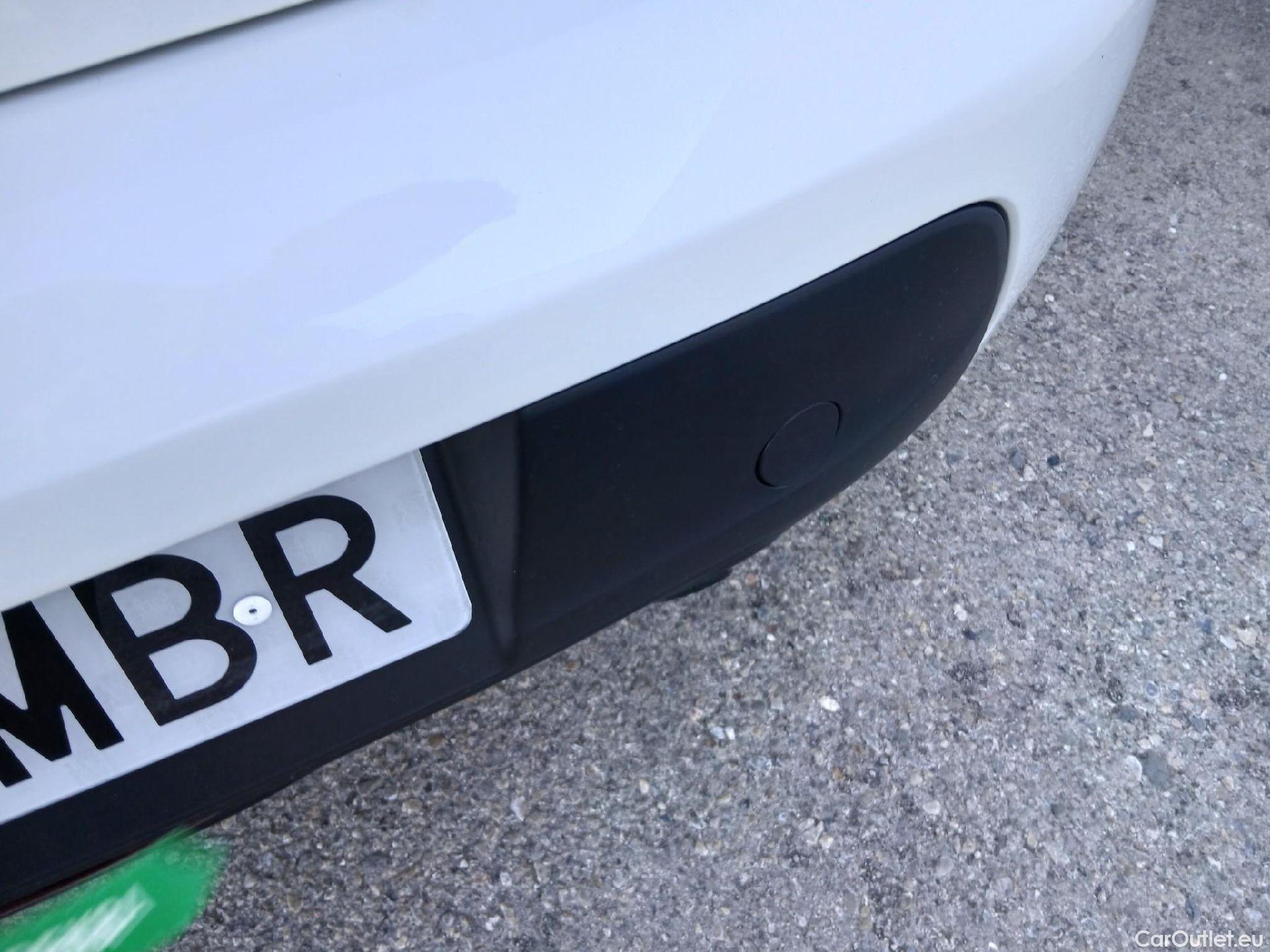  Peugeot  208 PEUGEOT  / 2019 / 5P / berlina con portón BlueHDi 73kW (100CV) Active (CM) #8