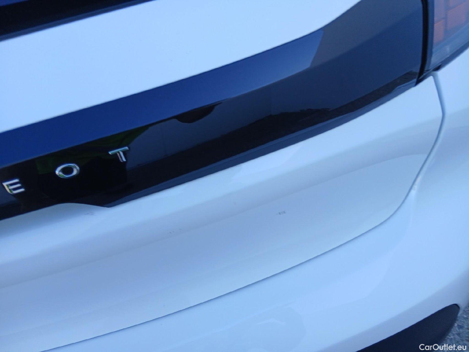  Peugeot  208 PEUGEOT  / 2019 / 5P / berlina con portón BlueHDi 73kW (100CV) Active (CM) #9
