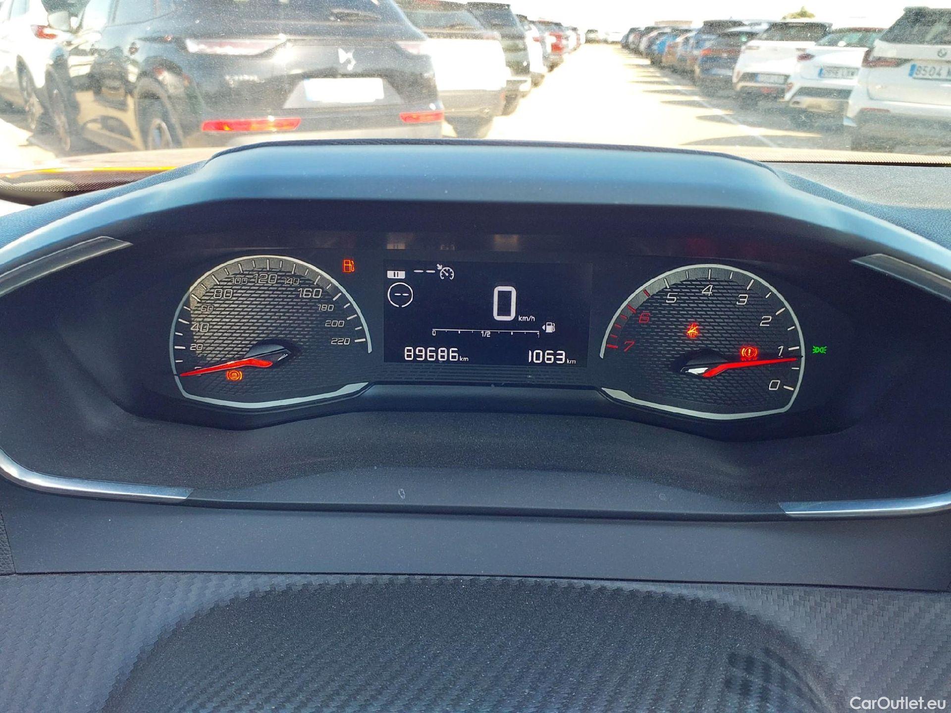  Peugeot  2008 PEUGEOT  / 2019 / 5P / todoterreno Active BlueHDI 81kW (110CV) #6