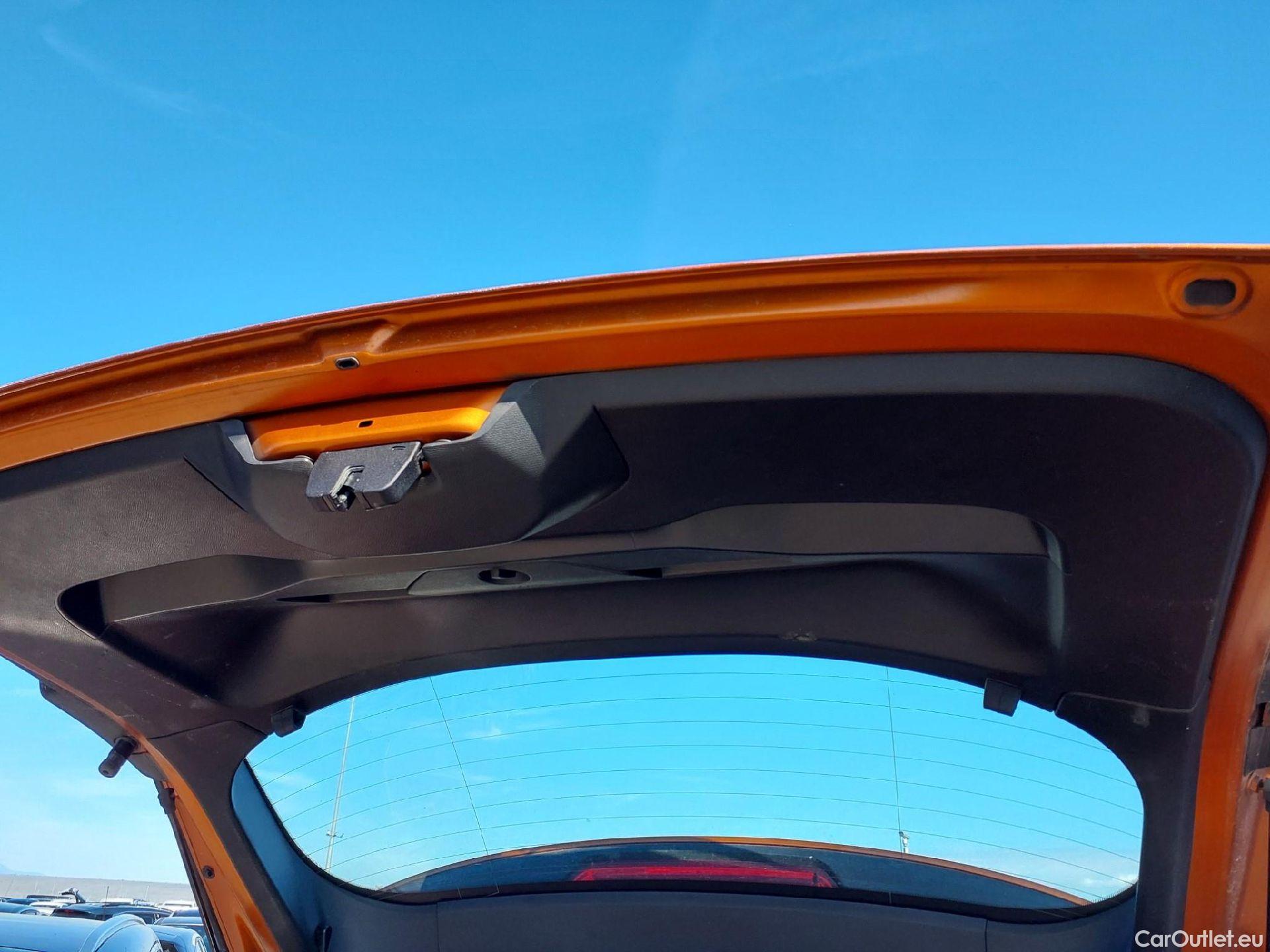  Peugeot  2008 PEUGEOT  / 2019 / 5P / todoterreno Active BlueHDI 81kW (110CV) #5