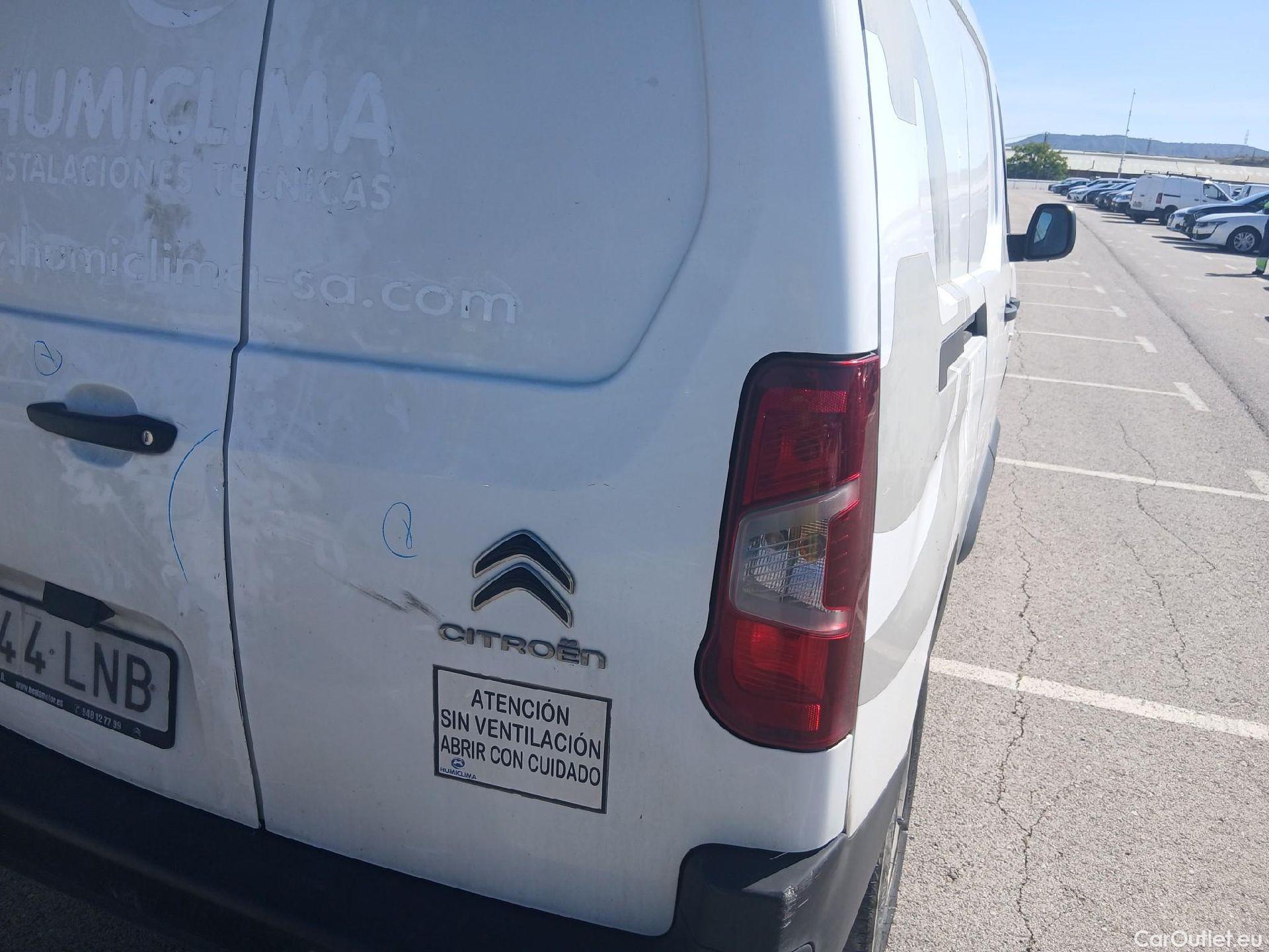  Citroen  Berlingo CITROEN  / 2018 / 4P / furgón derivado de turismo Talla XL BlueHDi 100 CLUB #37