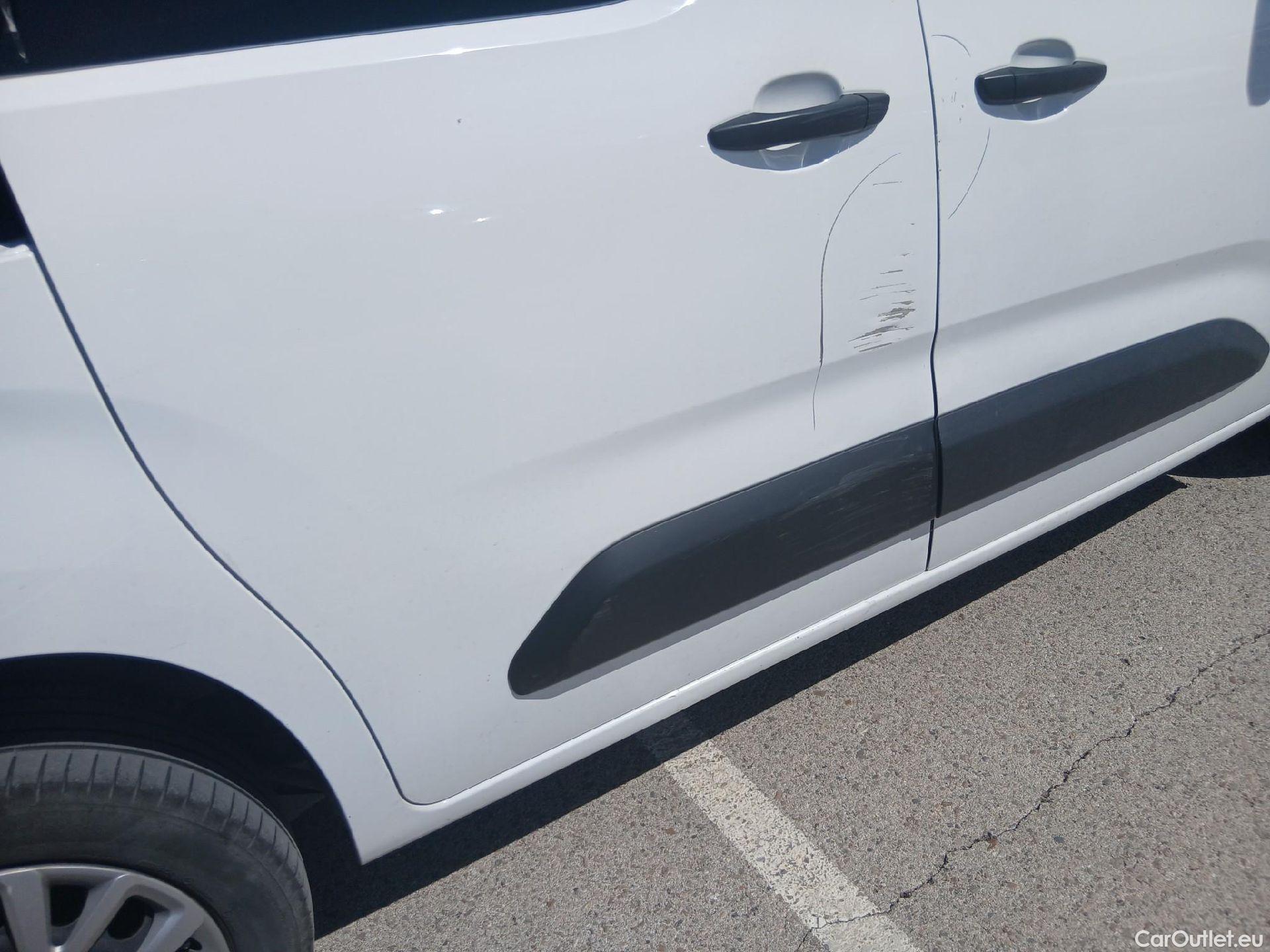  Citroen  Berlingo CITROEN  / 2018 / 5P / combi Talla M BlueHDi 100 S&S LIVE PACK (IND) (AC) #22