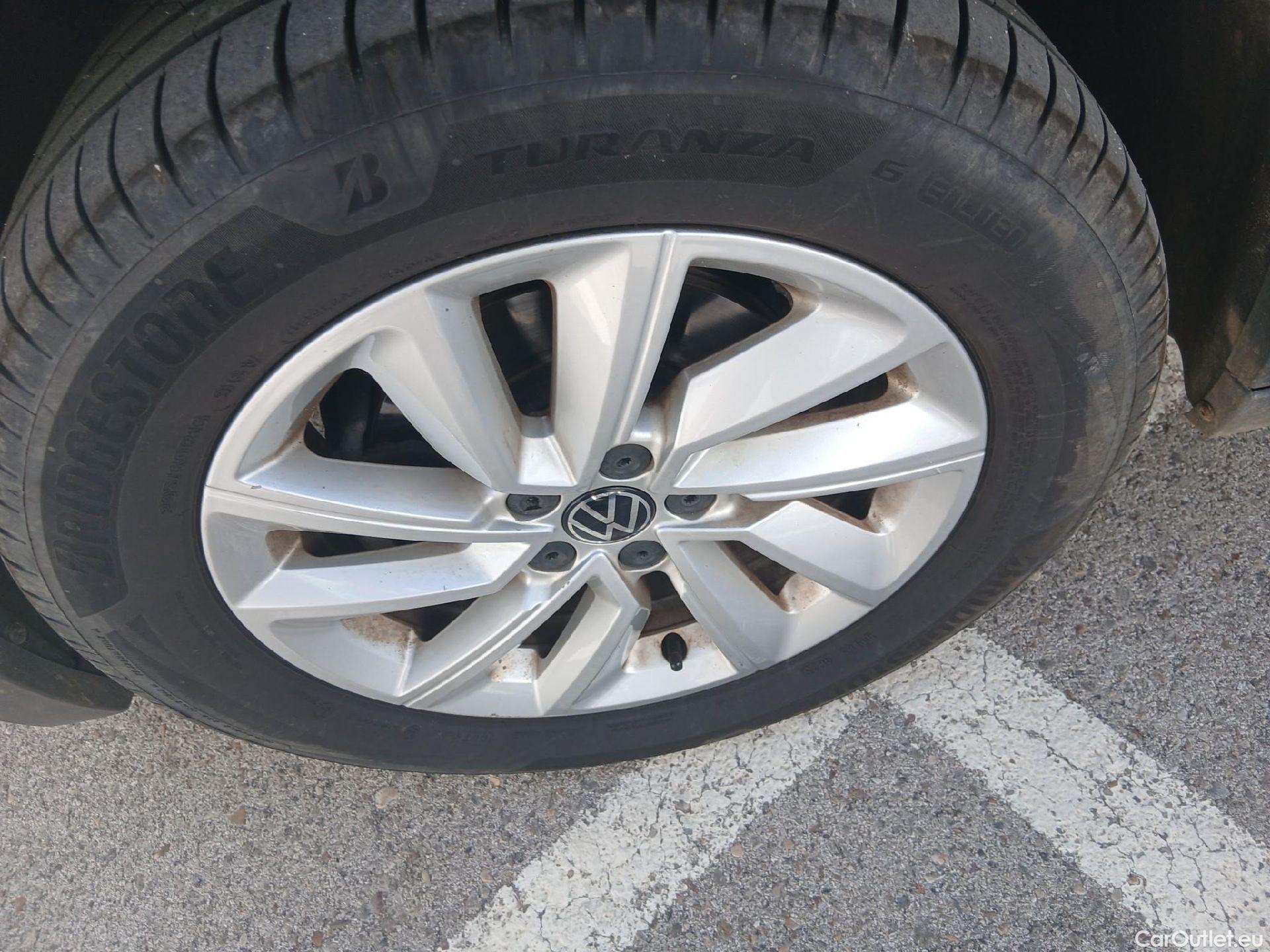  Volkswagen  T-CROSS VOLKSWAGEN  / 2018 / 5P / todoterreno Advance 1.0 TSI 81kW (110CV) #9