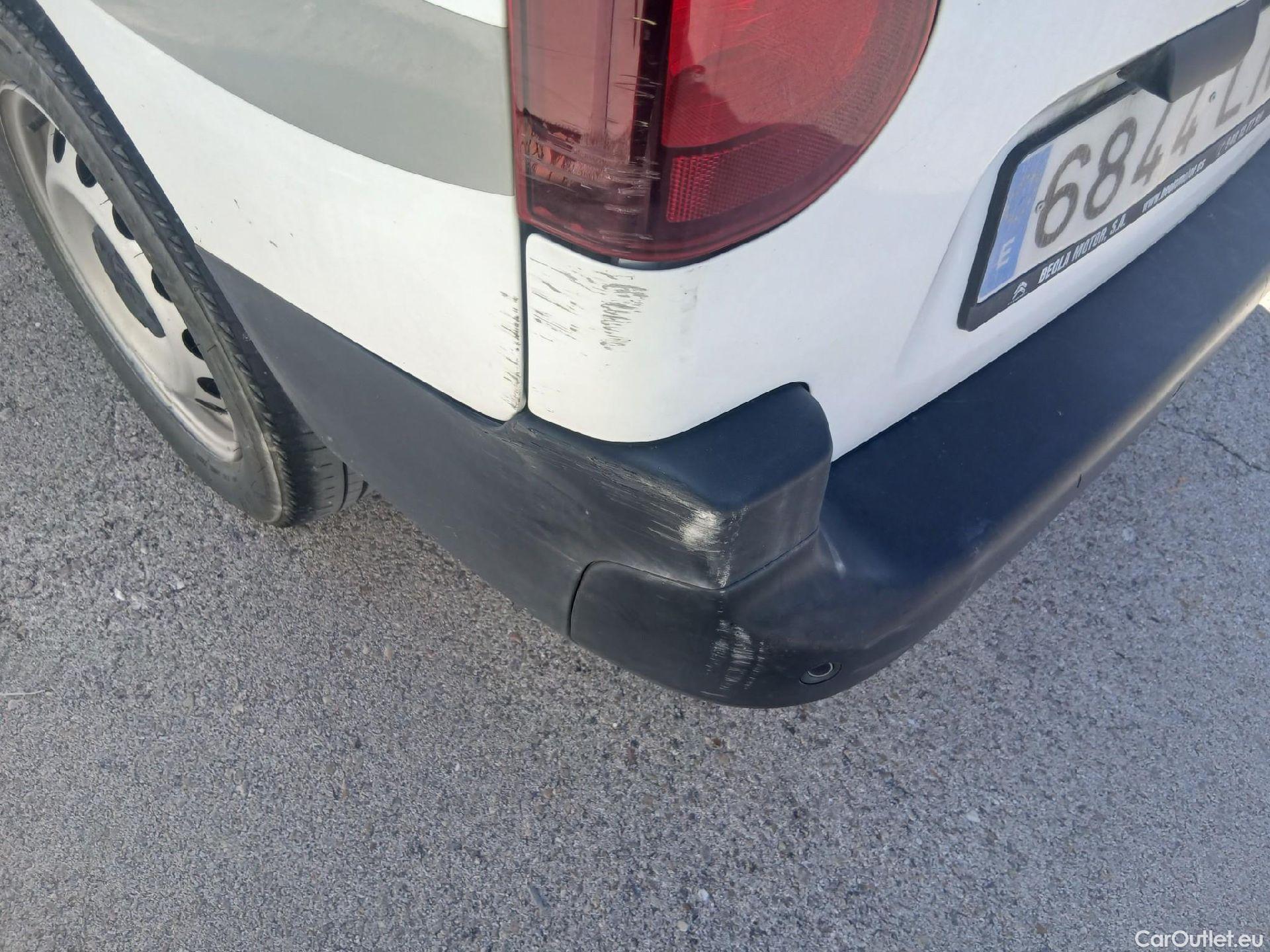  Citroen  Berlingo CITROEN  / 2018 / 4P / furgón derivado de turismo Talla XL BlueHDi 100 CLUB #31