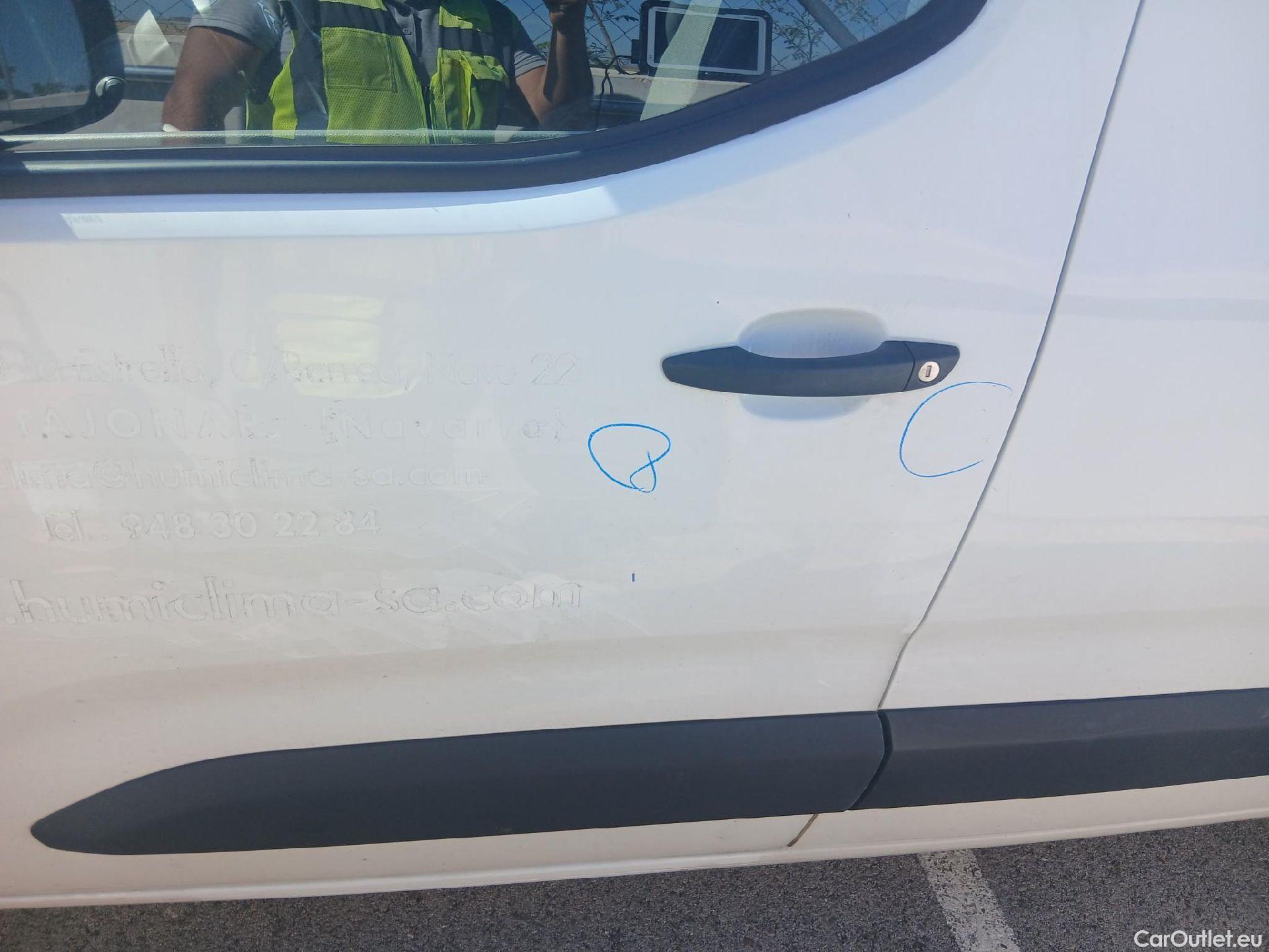  Citroen  Berlingo CITROEN  / 2018 / 4P / furgón derivado de turismo Talla XL BlueHDi 100 CLUB #20