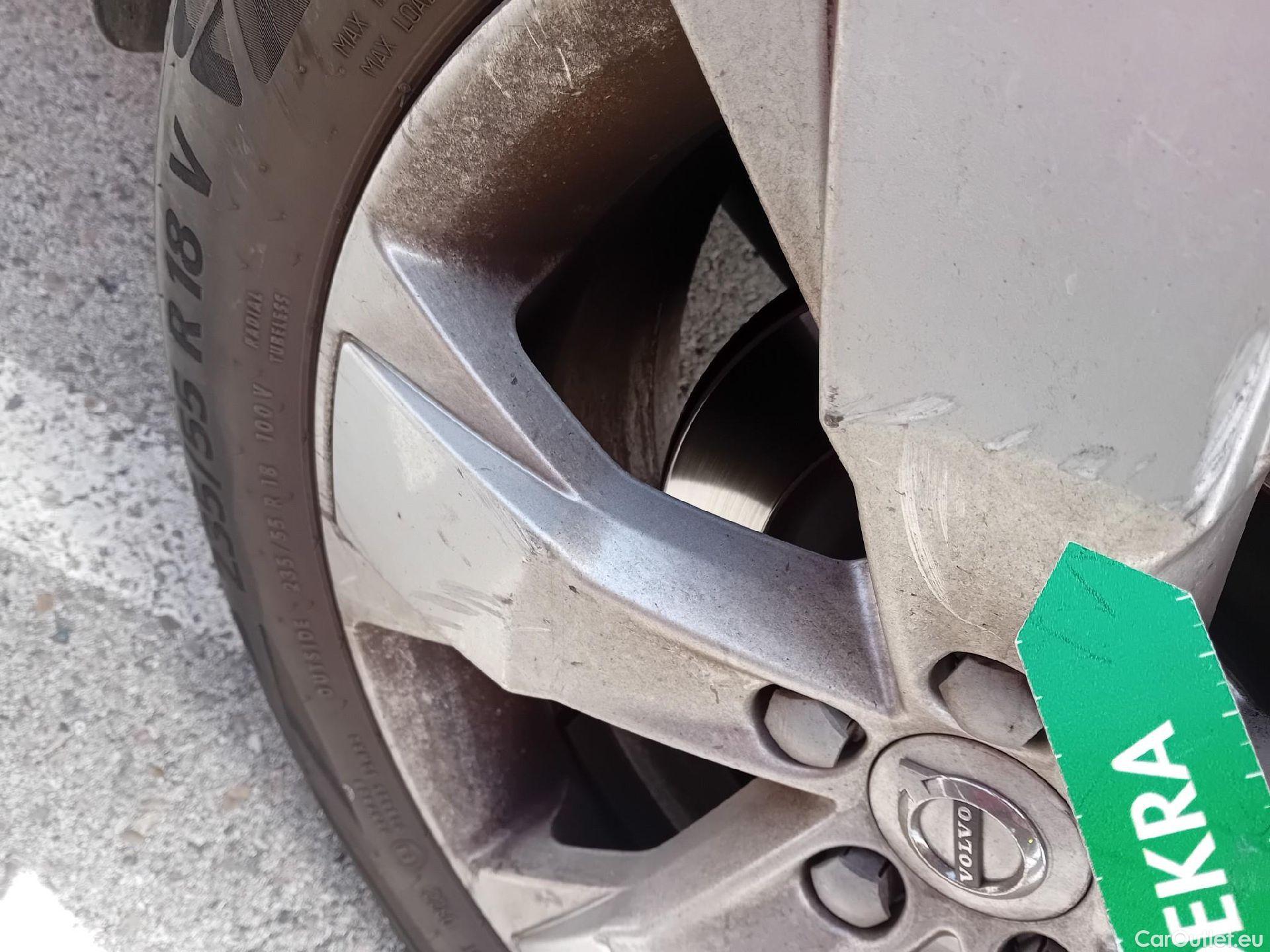 Volvo  XC 40 VOLVO XC40 / 2017 / 5P / todoterreno 2.0 B3 G Momentum Pro Auto #26