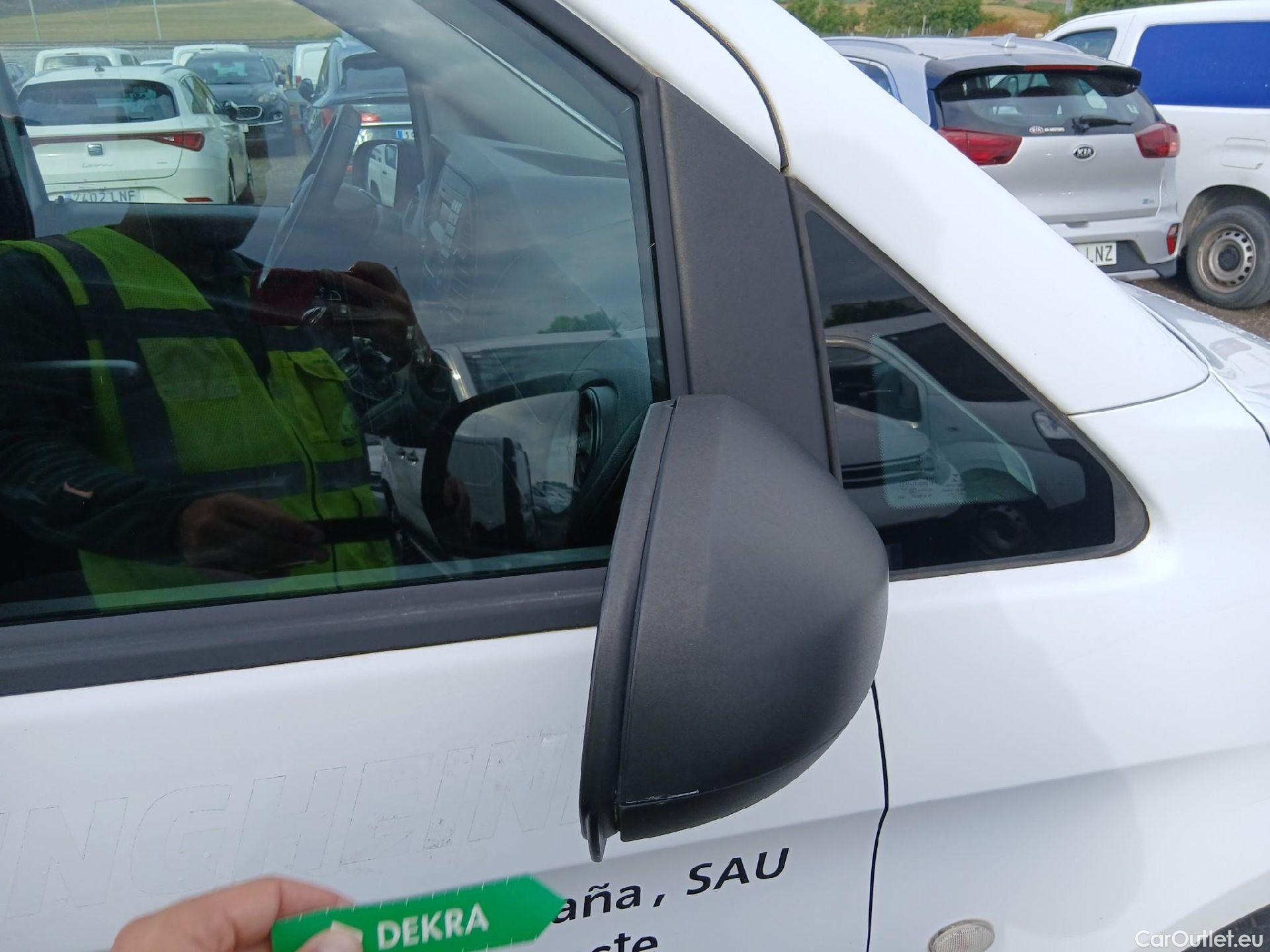  Mercedes  Vito MERCEDES-BENZ  / 2014 / 4P / furgón 111 CDI Larga #29