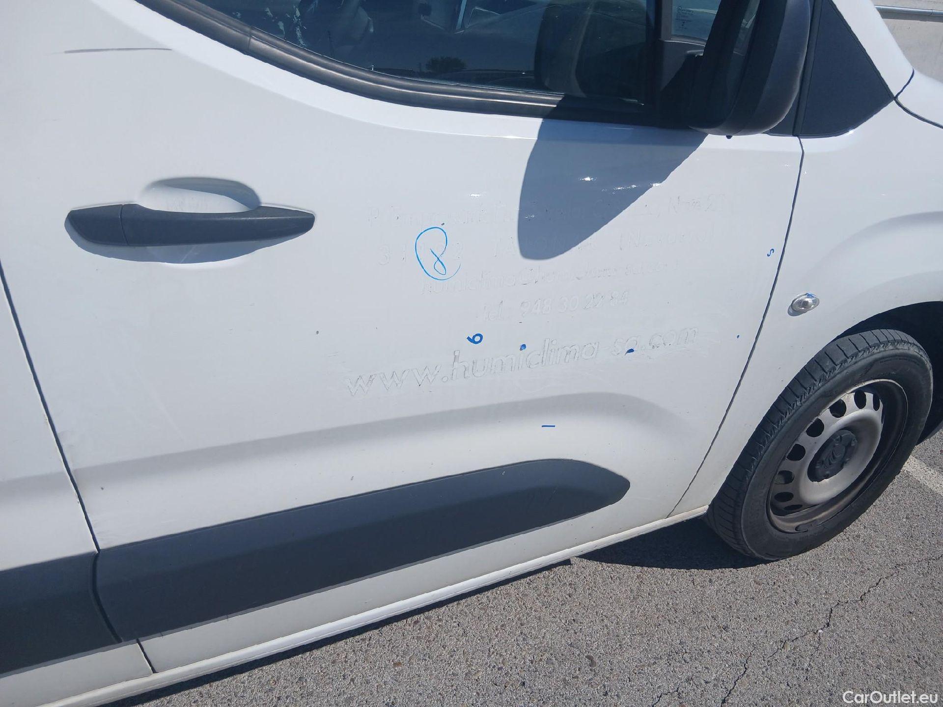  Citroen  Berlingo CITROEN  / 2018 / 4P / furgón derivado de turismo Talla XL BlueHDi 100 CLUB #46