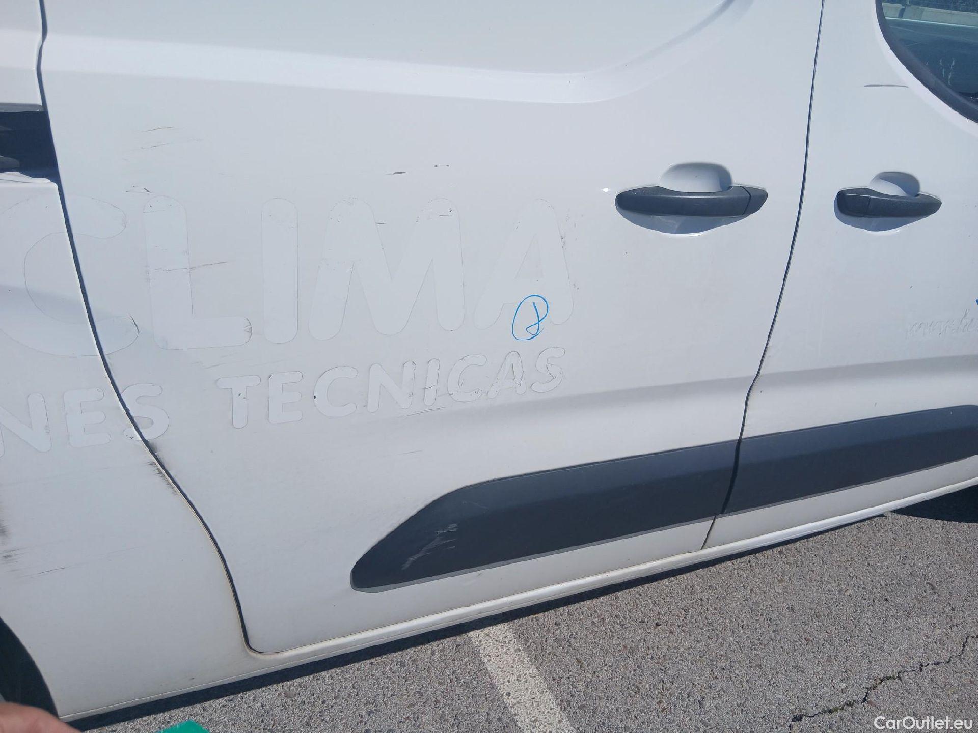  Citroen  Berlingo CITROEN  / 2018 / 4P / furgón derivado de turismo Talla XL BlueHDi 100 CLUB #40
