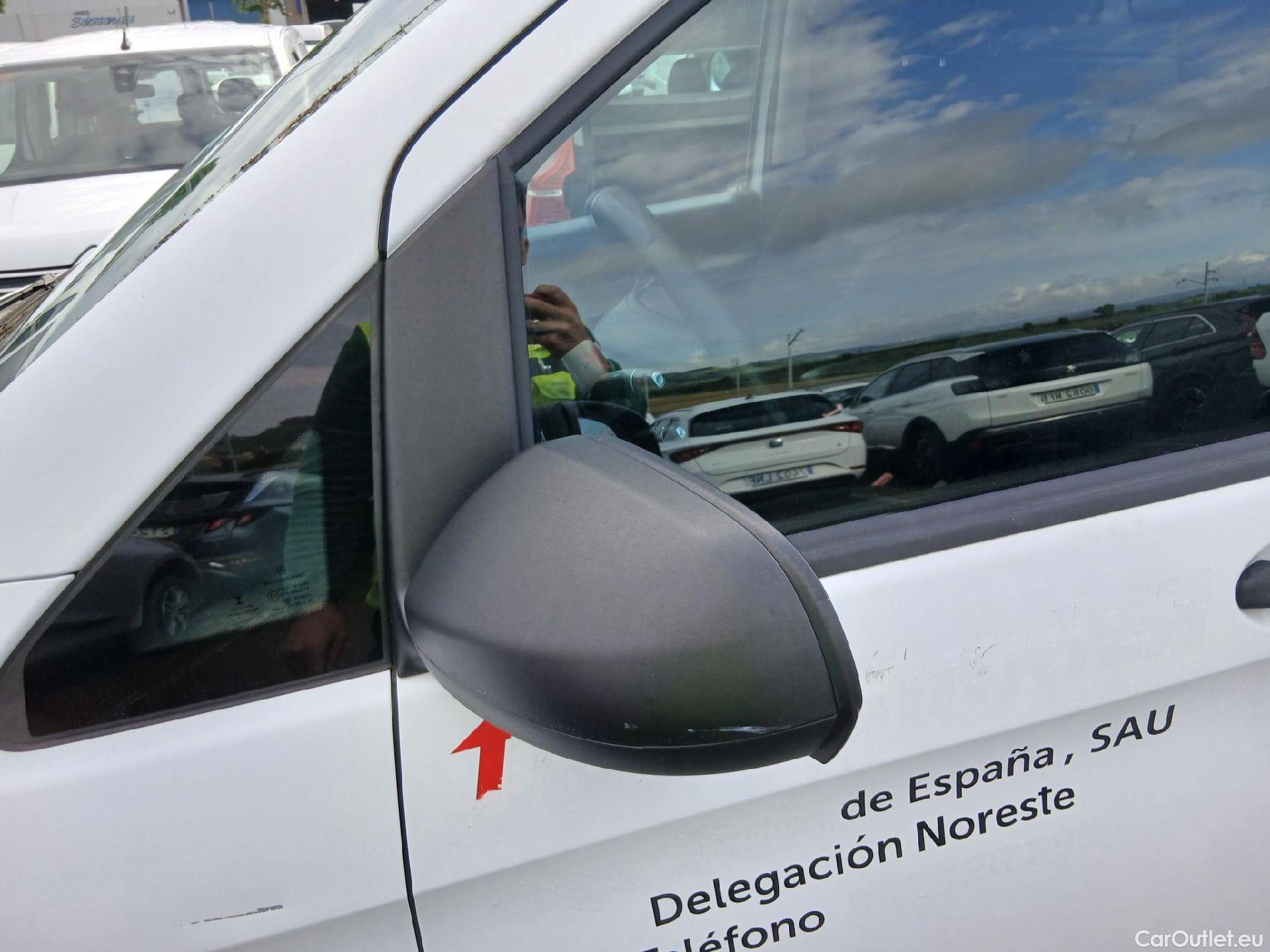  Mercedes  Vito MERCEDES-BENZ  / 2014 / 4P / furgón 111 CDI Larga #11