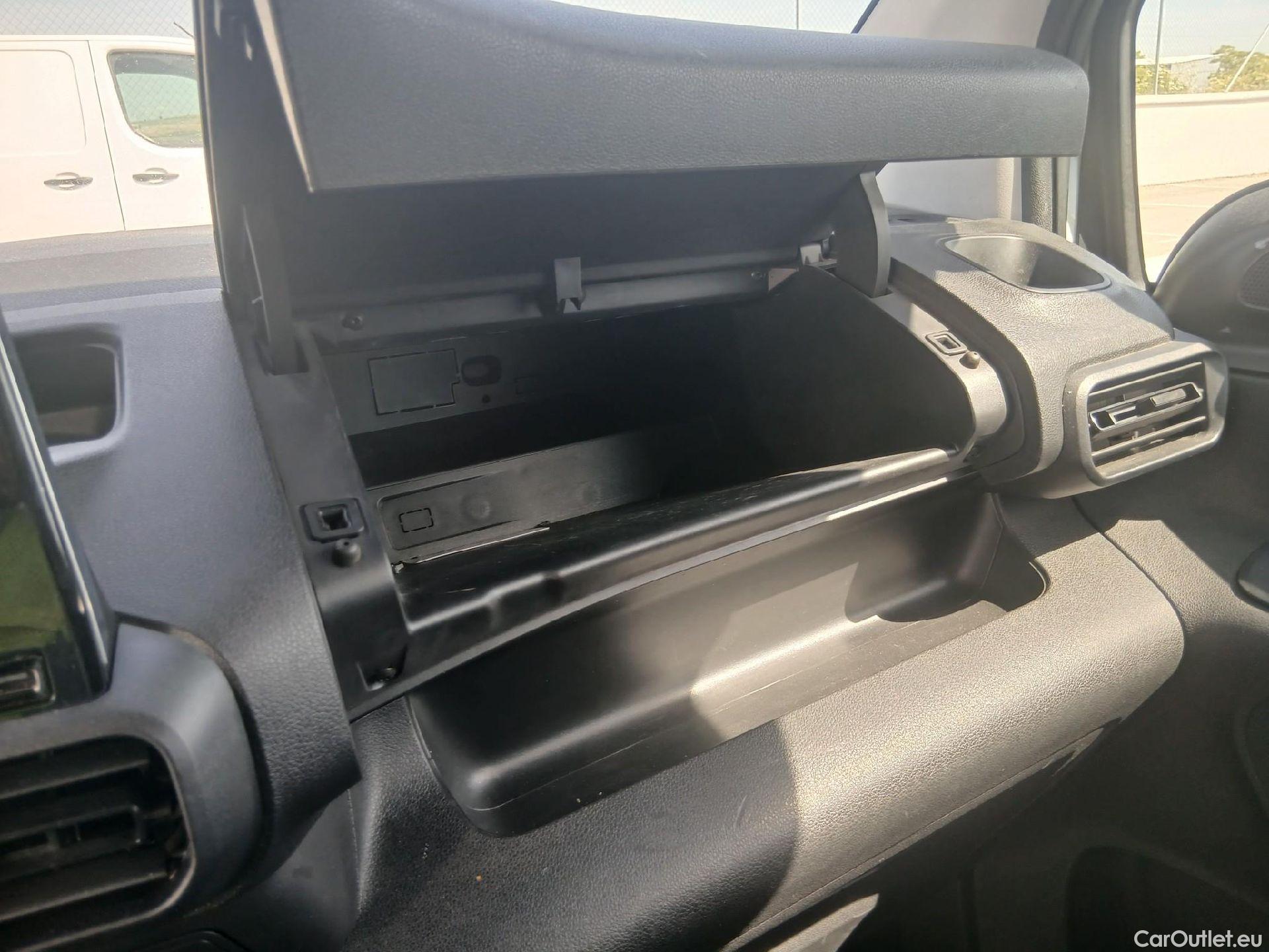 Citroen  Berlingo CITROEN  / 2018 / 5P / combi Talla M BlueHDi 100 S&S LIVE PACK (IND) (AC) #2