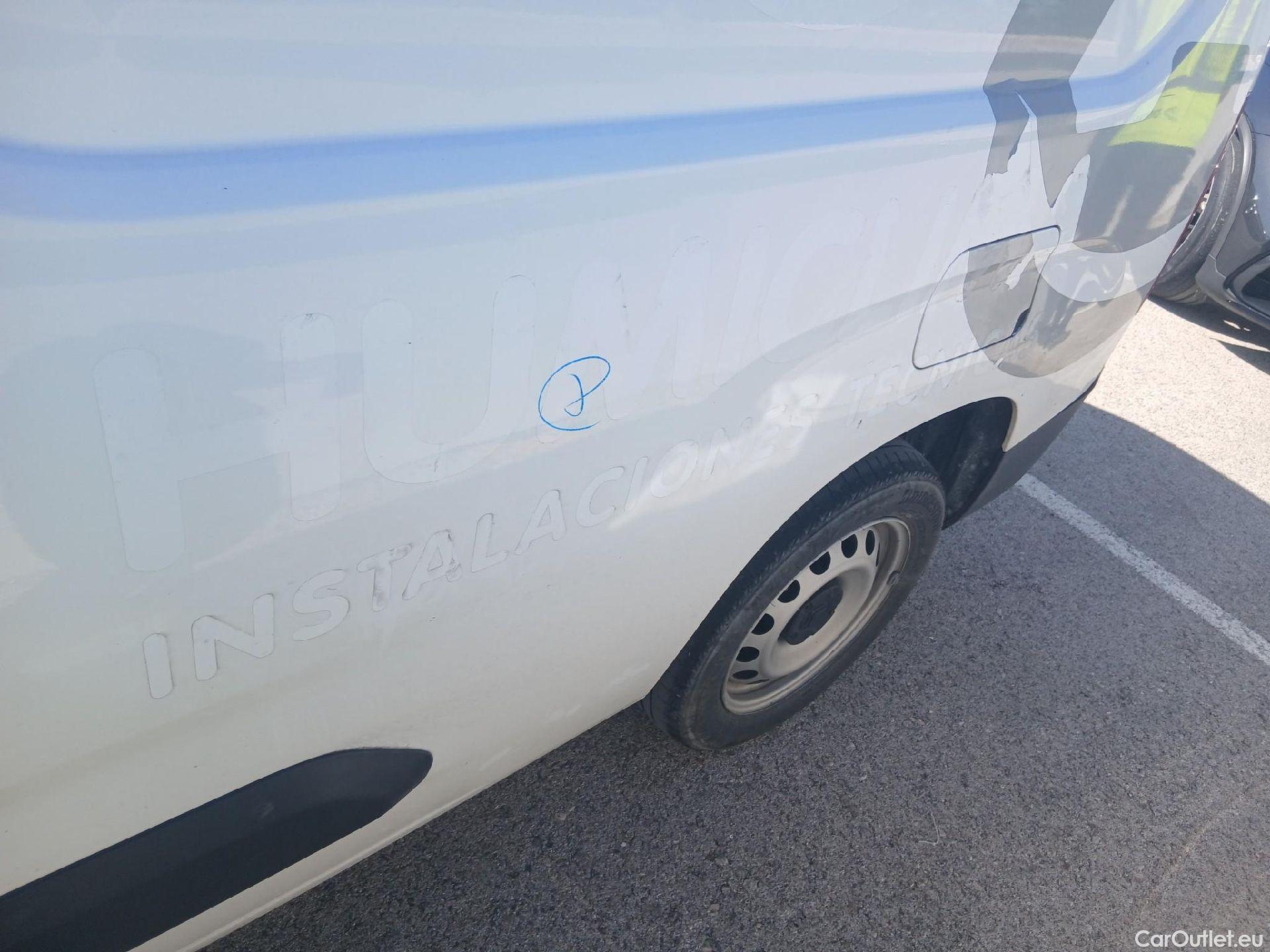  Citroen  Berlingo CITROEN  / 2018 / 4P / furgón derivado de turismo Talla XL BlueHDi 100 CLUB #24
