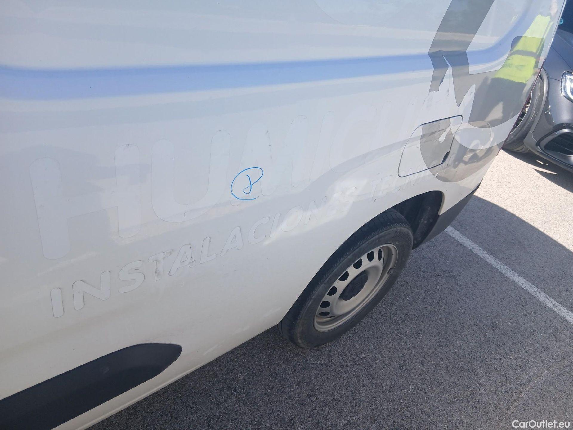 Citroen  Berlingo CITROEN  / 2018 / 4P / furgón derivado de turismo Talla XL BlueHDi 100 CLUB #25