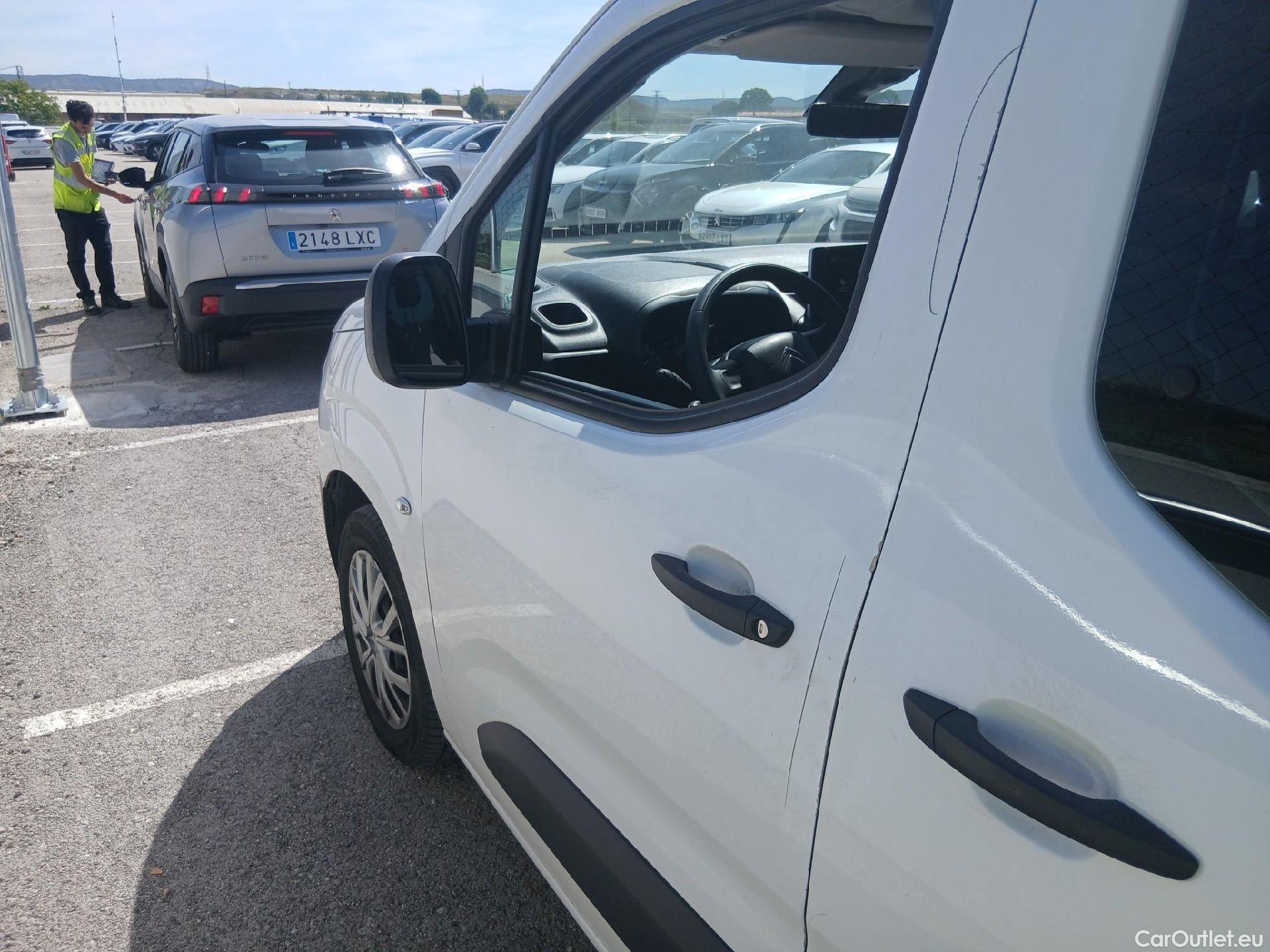  Citroen  Berlingo CITROEN  / 2018 / 5P / combi Talla M BlueHDi 100 S&S LIVE PACK (IND) (AC) #13