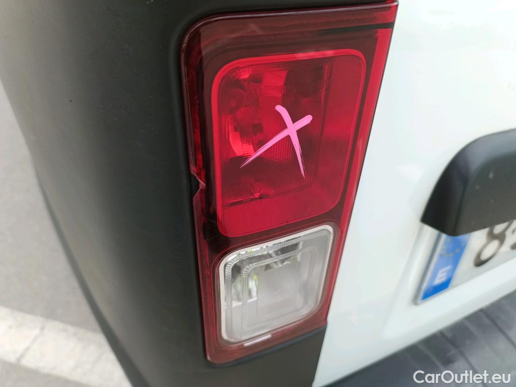  Renault  Trafic RENAULT  / 2019 / 4P / furgón Furgón 27 L1H1 Energy BluedCi 88 kW #50