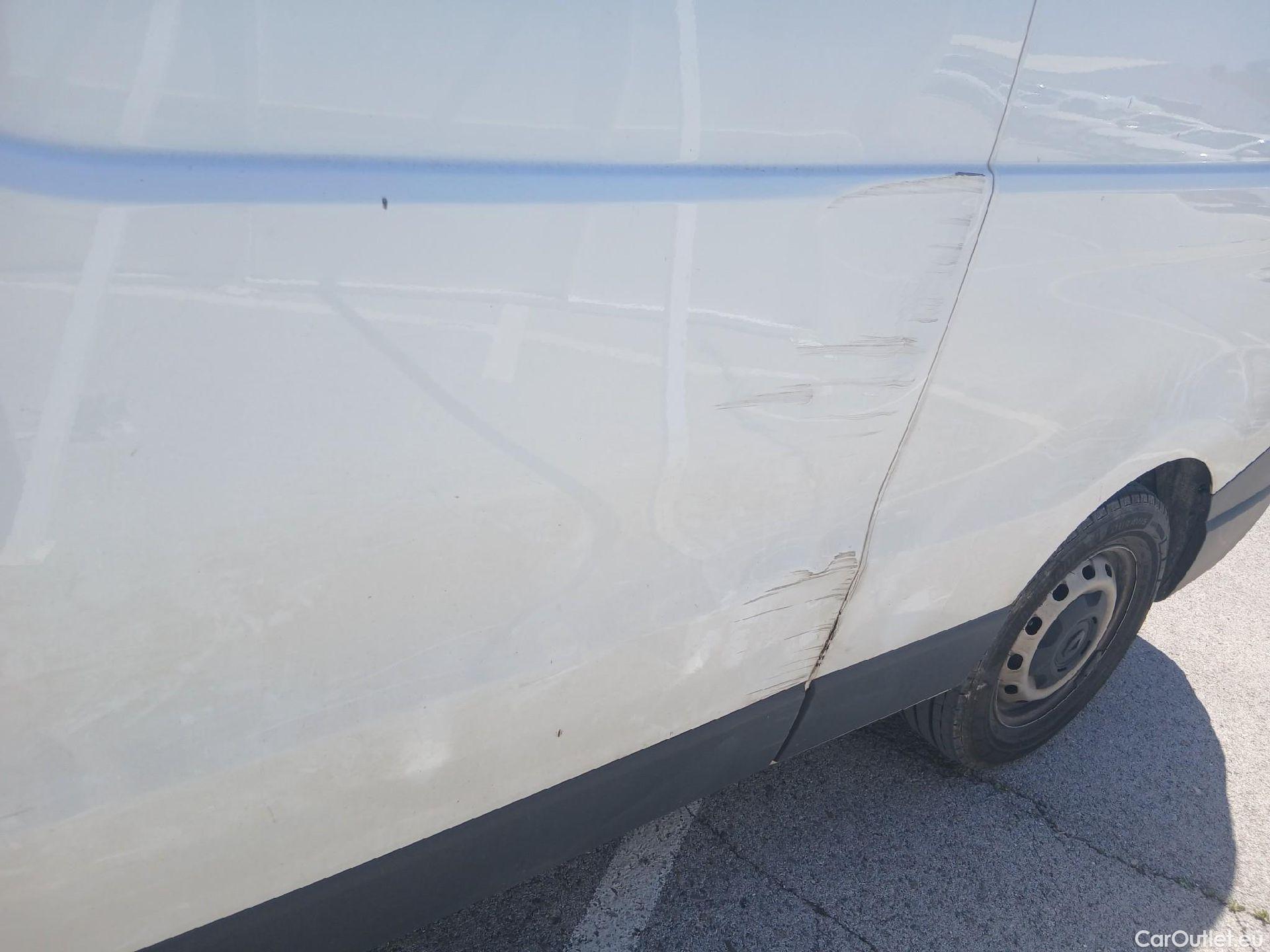  Renault  Trafic RENAULT  / 2019 / 4P / furgón Furgón 29 L2H1 Energy BluedCi 107 kW #19