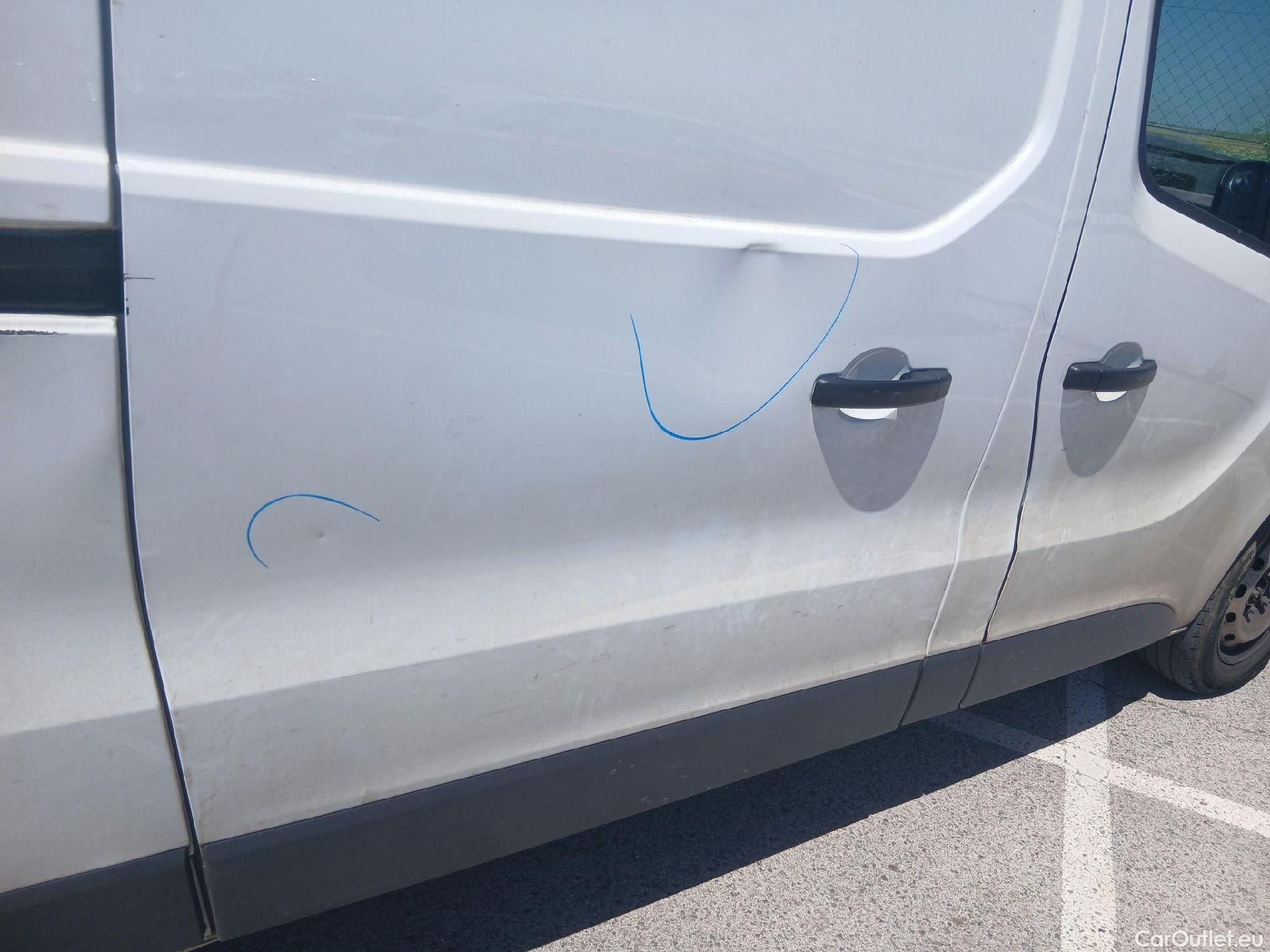  Renault  Trafic RENAULT  / 2019 / 4P / furgón Furgón 29 L2H1 Energy BluedCi 107 kW #42