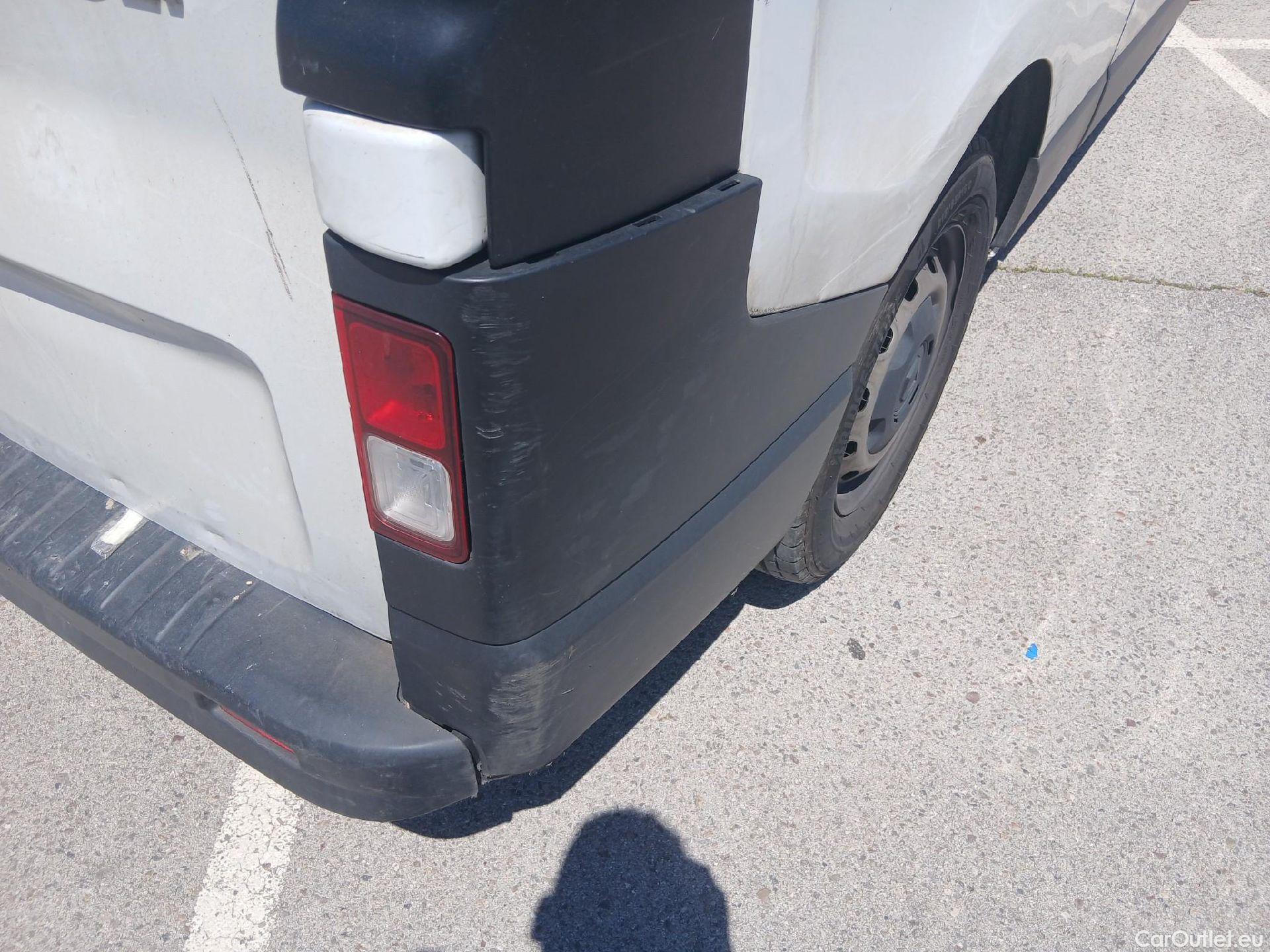  Renault  Trafic RENAULT  / 2019 / 4P / furgón Furgón 29 L2H1 Energy BluedCi 107 kW #35