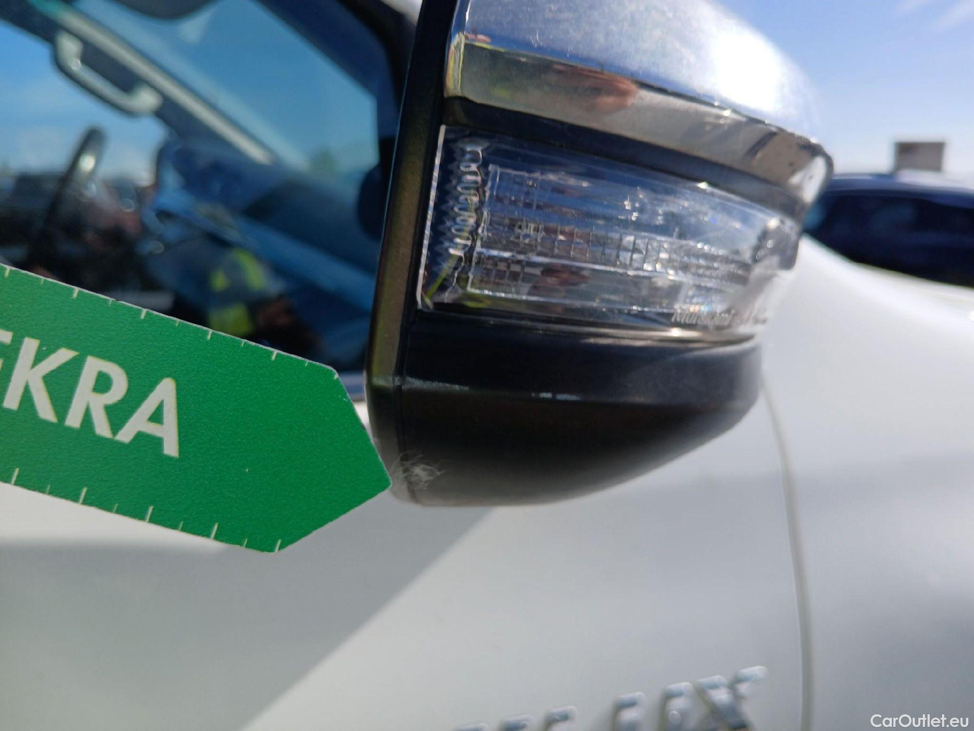  Toyota  Hilux TOYOTA  / 2020 / 4P / pickup 2.4 D-4D Cabina Doble GX Plus #87