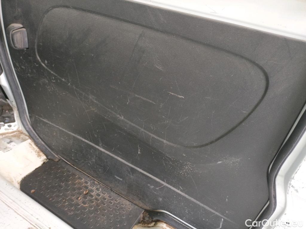  Renault  Trafic RENAULT  / 2019 / 4P / furgón Furgón 27 L1H1 Energy BluedCi 88 kW #42