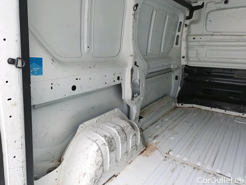  Renault  Trafic RENAULT  / 2019 / 4P / furgón Furgón 27 L1H1 Energy BluedCi 88 kW #19