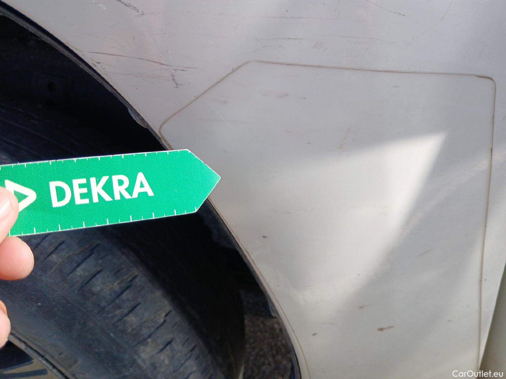  Toyota  Hilux TOYOTA  / 2020 / 4P / pickup 2.4 D-4D Cabina Doble GX Plus #79