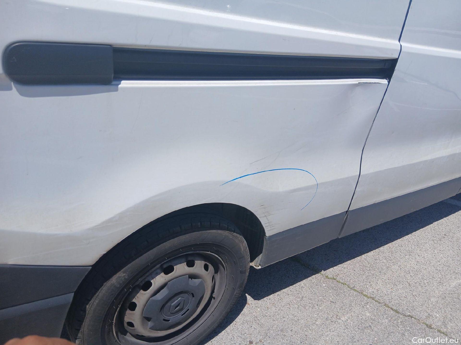  Renault  Trafic RENAULT  / 2019 / 4P / furgón Furgón 29 L2H1 Energy BluedCi 107 kW #37