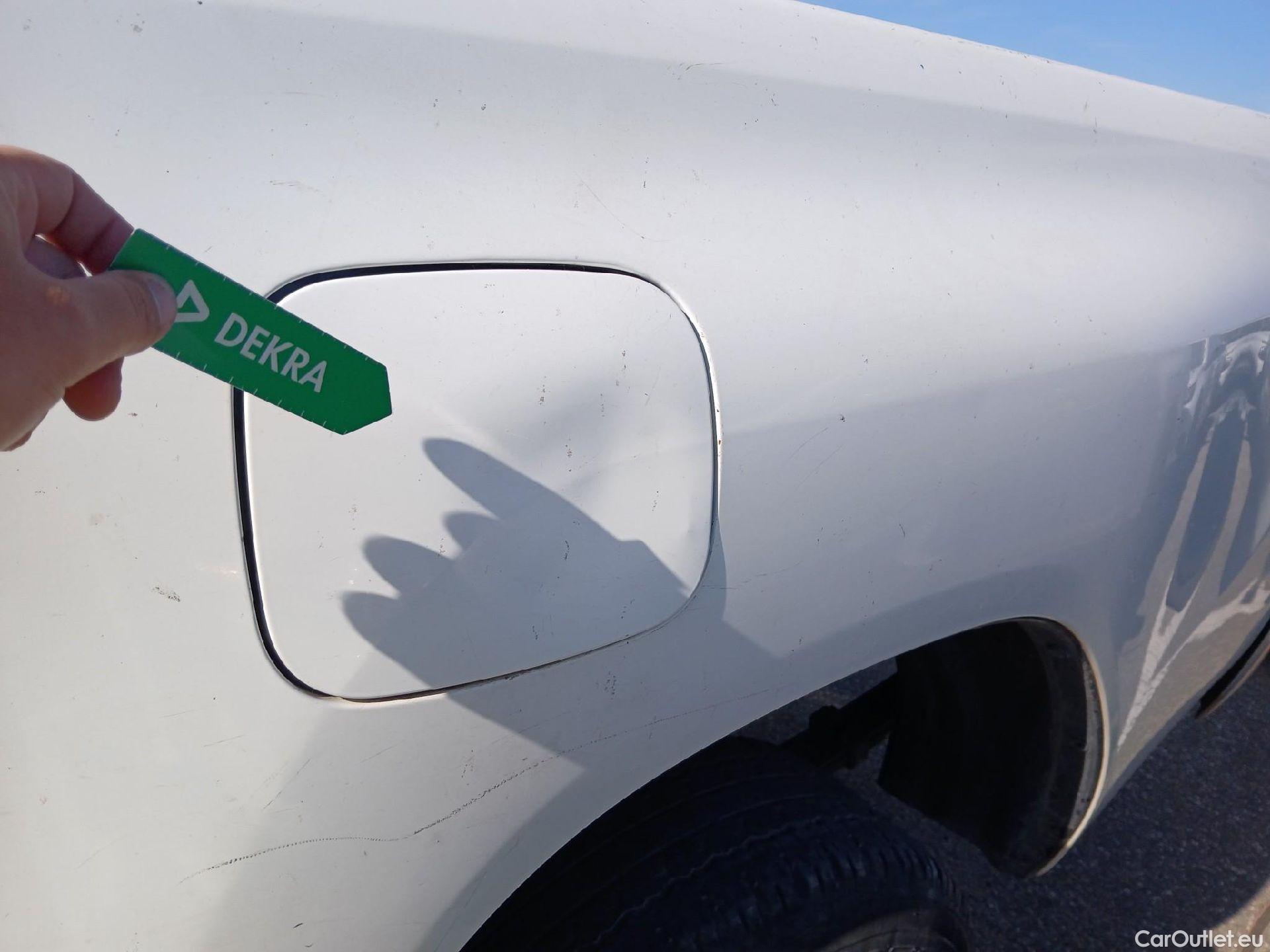  Toyota  Hilux TOYOTA  / 2020 / 4P / pickup 2.4 D-4D Cabina Doble GX Plus #57