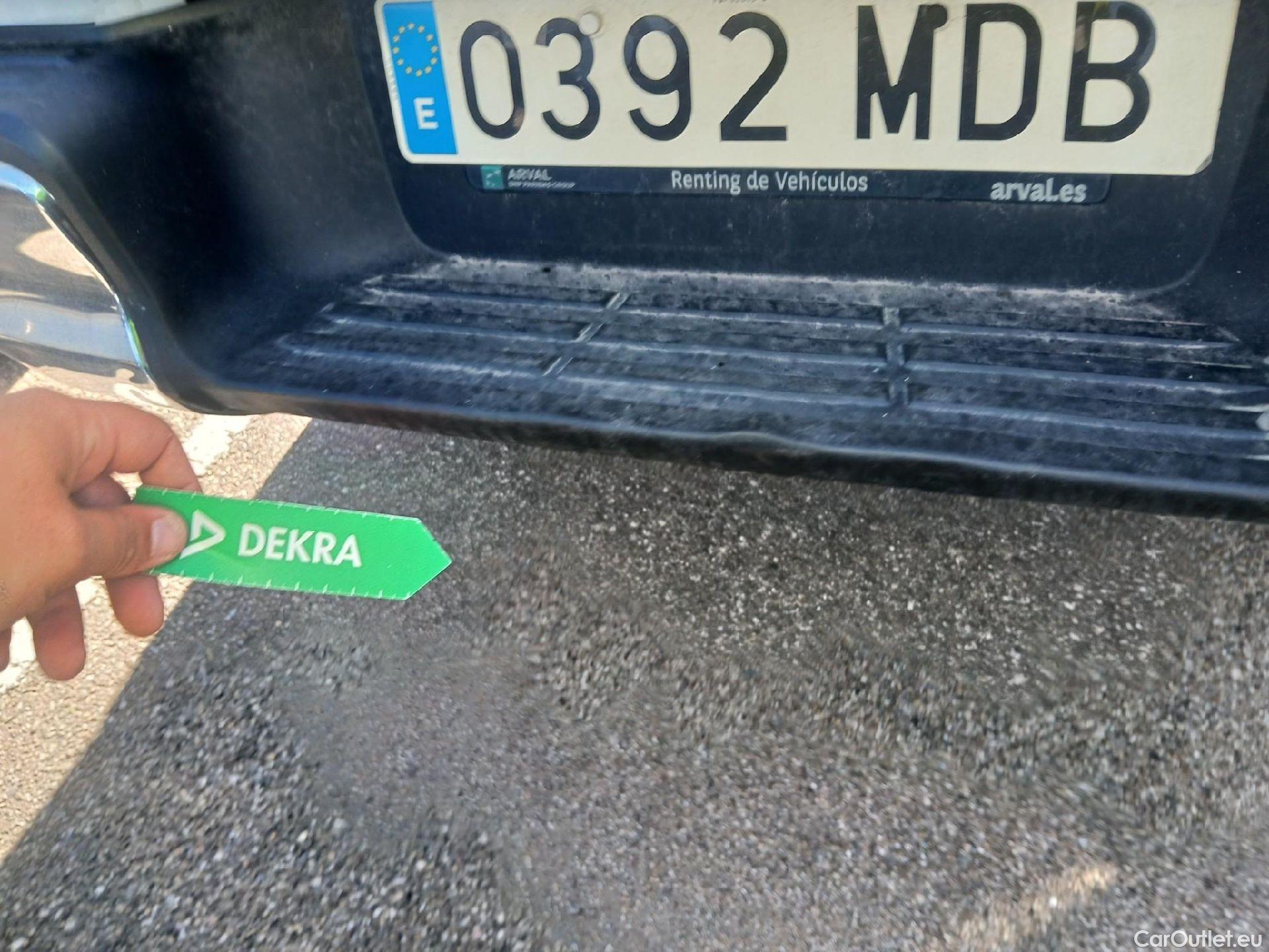  Toyota  Hilux TOYOTA  / 2020 / 4P / pickup 2.4 D-4D Cabina Doble GX Plus #67