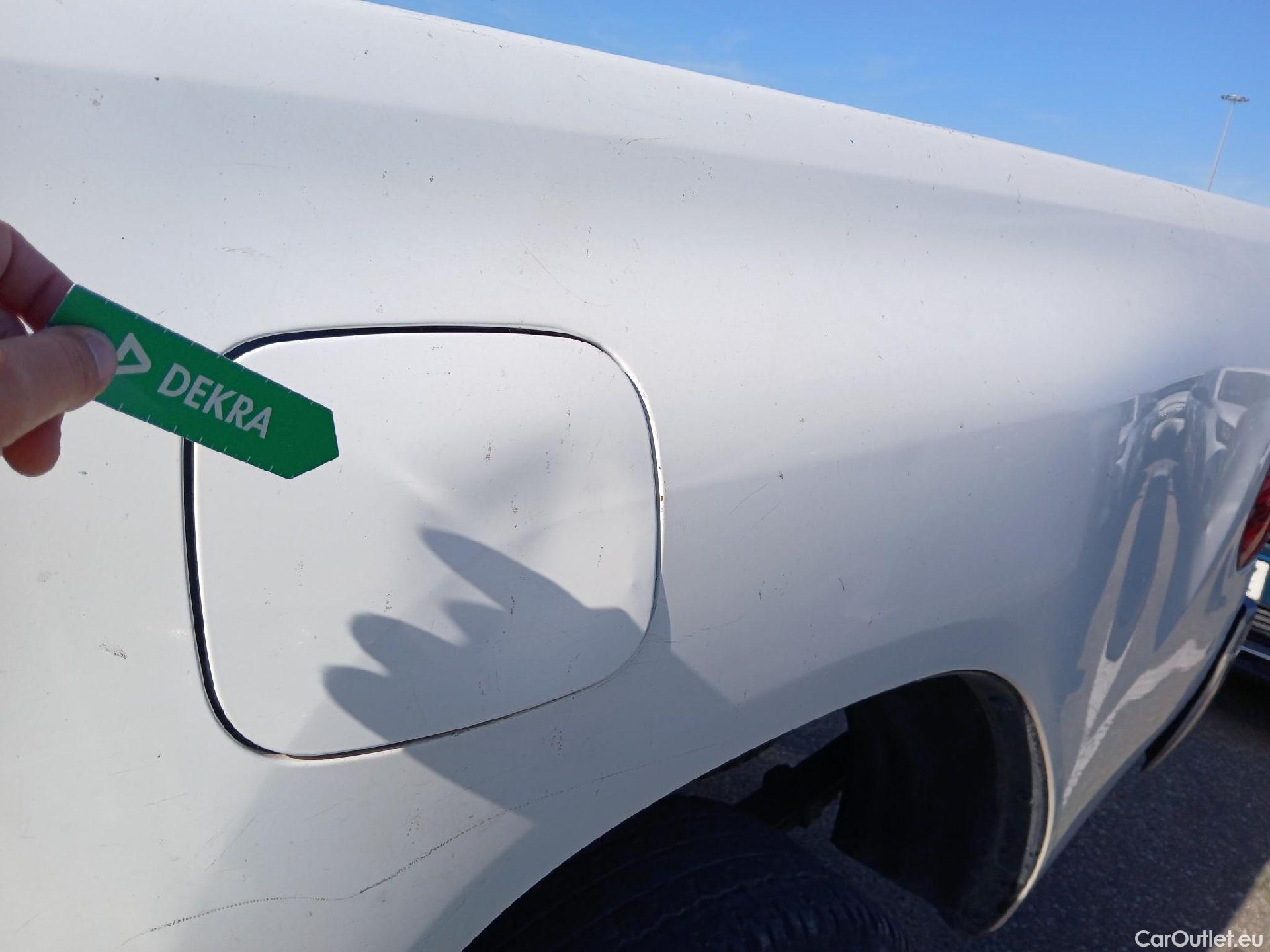  Toyota  Hilux TOYOTA  / 2020 / 4P / pickup 2.4 D-4D Cabina Doble GX Plus #56