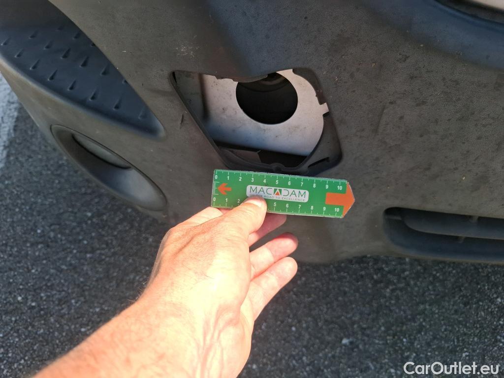  Renault  Master  III Fourgon L2H2 3 5 Grand Confort dCi #24