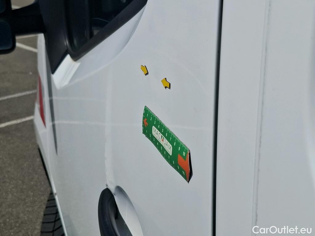  Renault  Master  III Fourgon L2H2 3 5 Grand Confort dCi #32