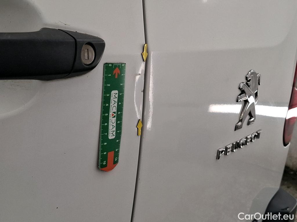  Peugeot  Partner PEUGEOT  VU 4p Fourgonnette BHDI 100 S&S STANDARD 1000KG PREMIUM #32