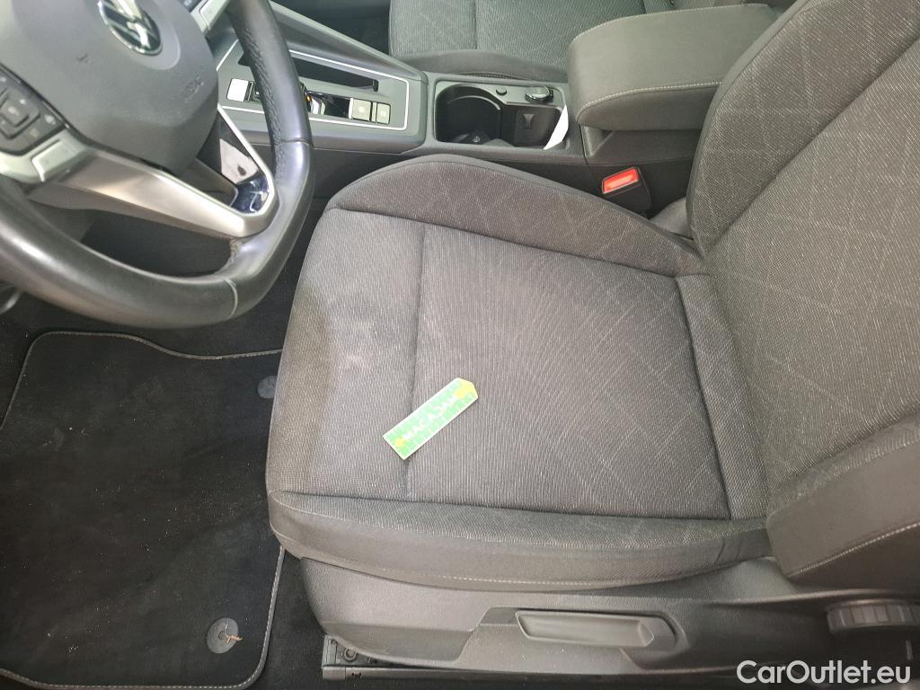  Volkswagen  Golf  VOLKSWAGEN 2020 5P Berline 2.0 TDI SCR 150 DSG7 Life Busi #21