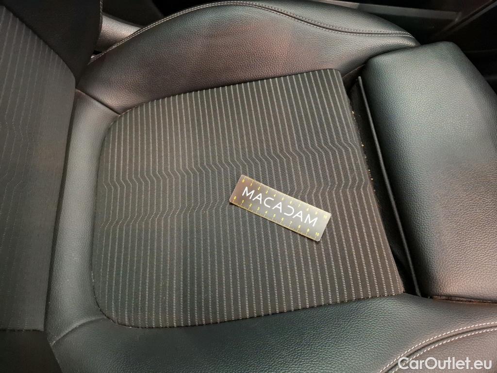 Mercedes  GLB MERCEDES-BENZ  / 2019 / 5P / SUV  200 d Business Line #32