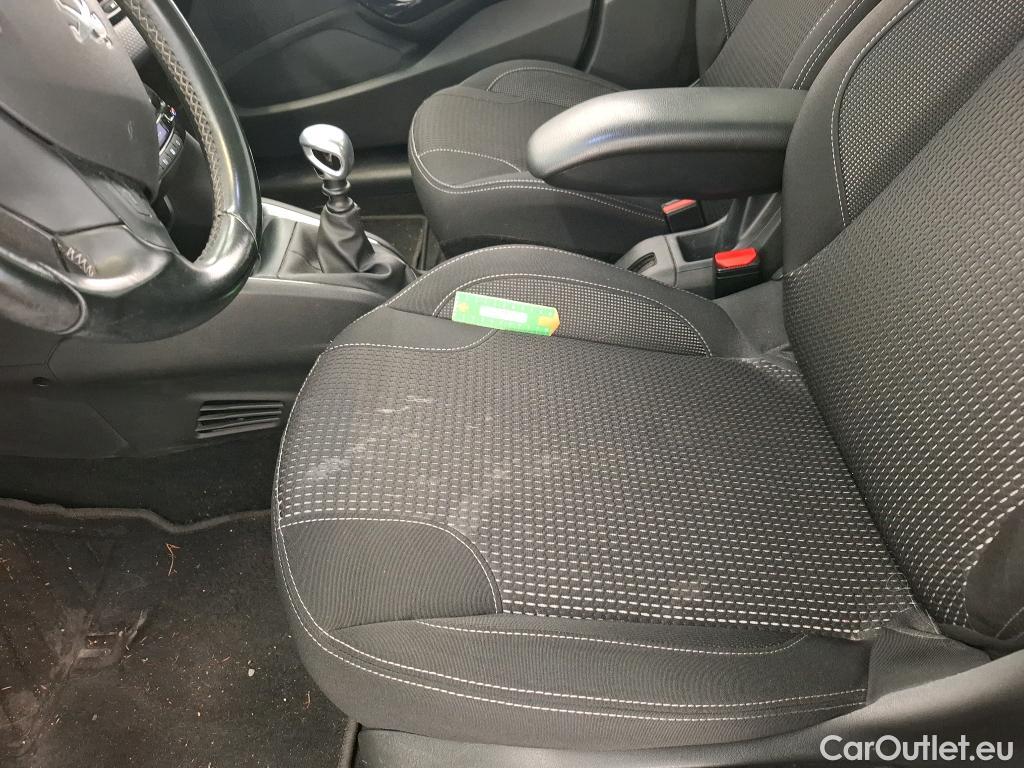  Peugeot  208 PEUGEOT  / 2015 / 5P / Berline &BLUEHDI 100 S&S ALLURE BUSINESS #14